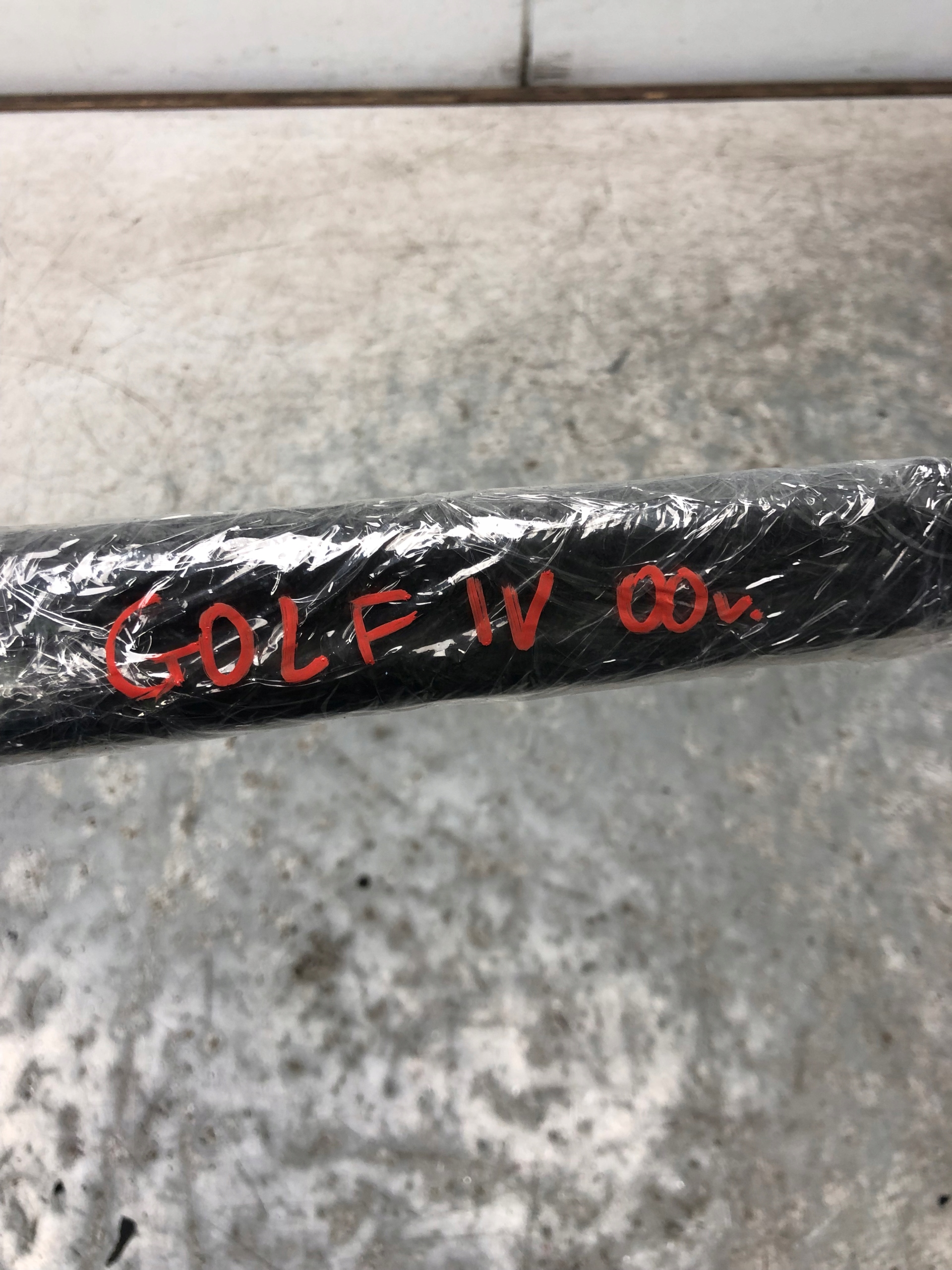 SILOWNIKI bonnet boot VW GOLF IV 1J6827550