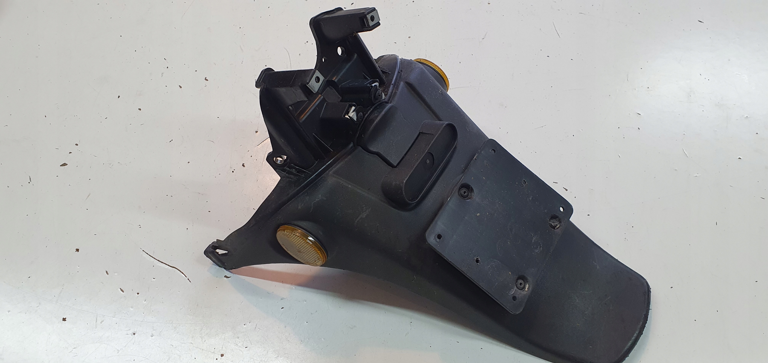 PIAGGIO FLY OWIEWKA BŁOTNIK MOCOWANIE TABLICY