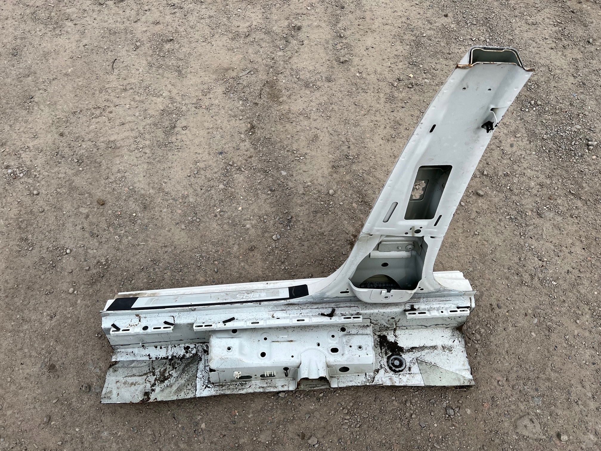 threshold right pillar quarter SKODA OCTAVIA III 5E9