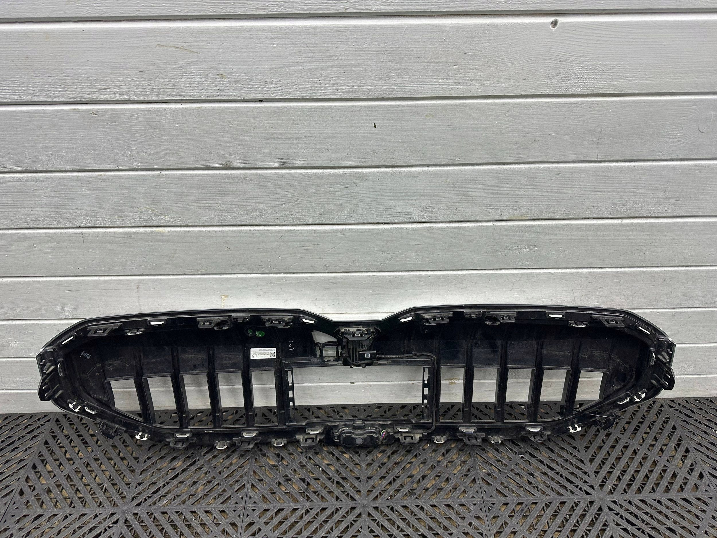 maska prednji prednji dio BMW 5 G60 G61 5A185A7