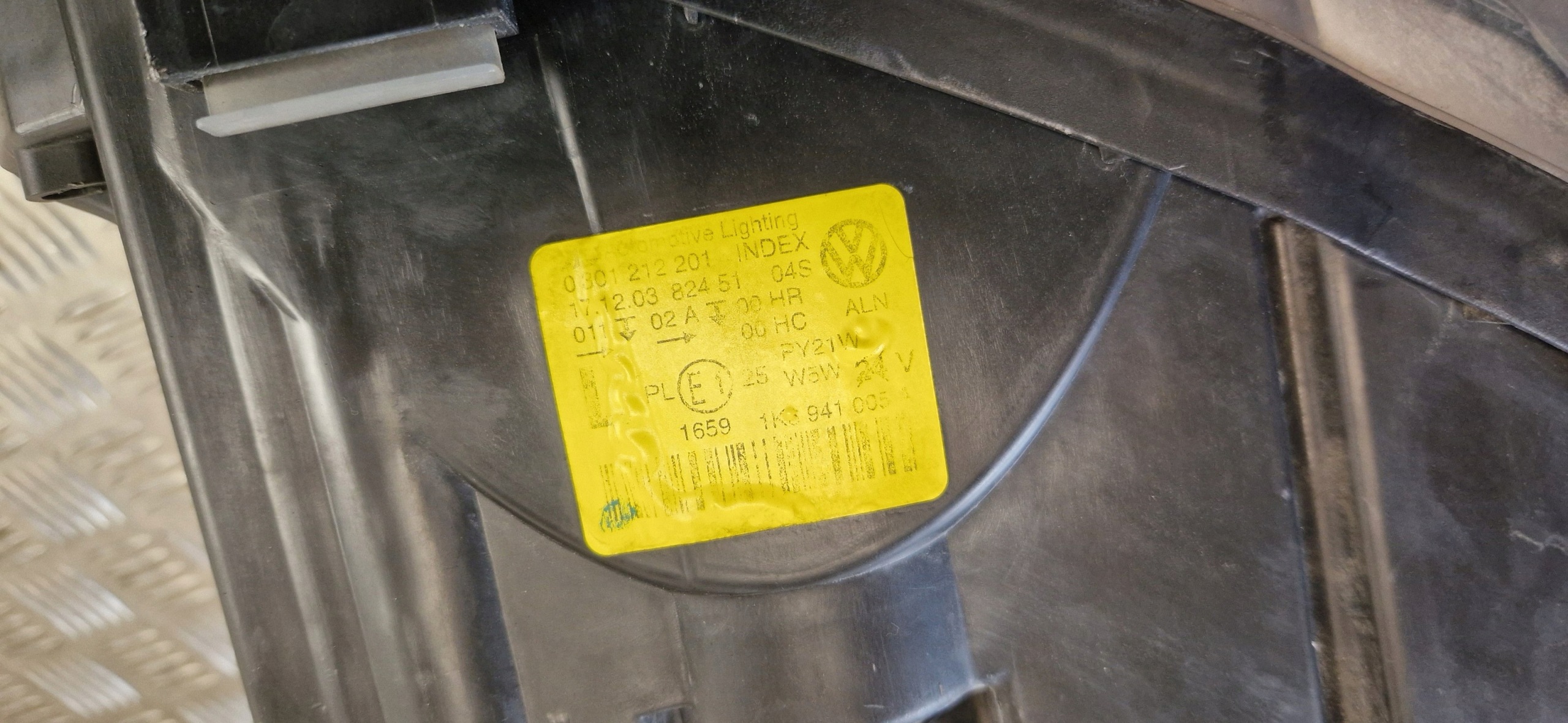 light left front VW GOLF V 2003r 0301212201
