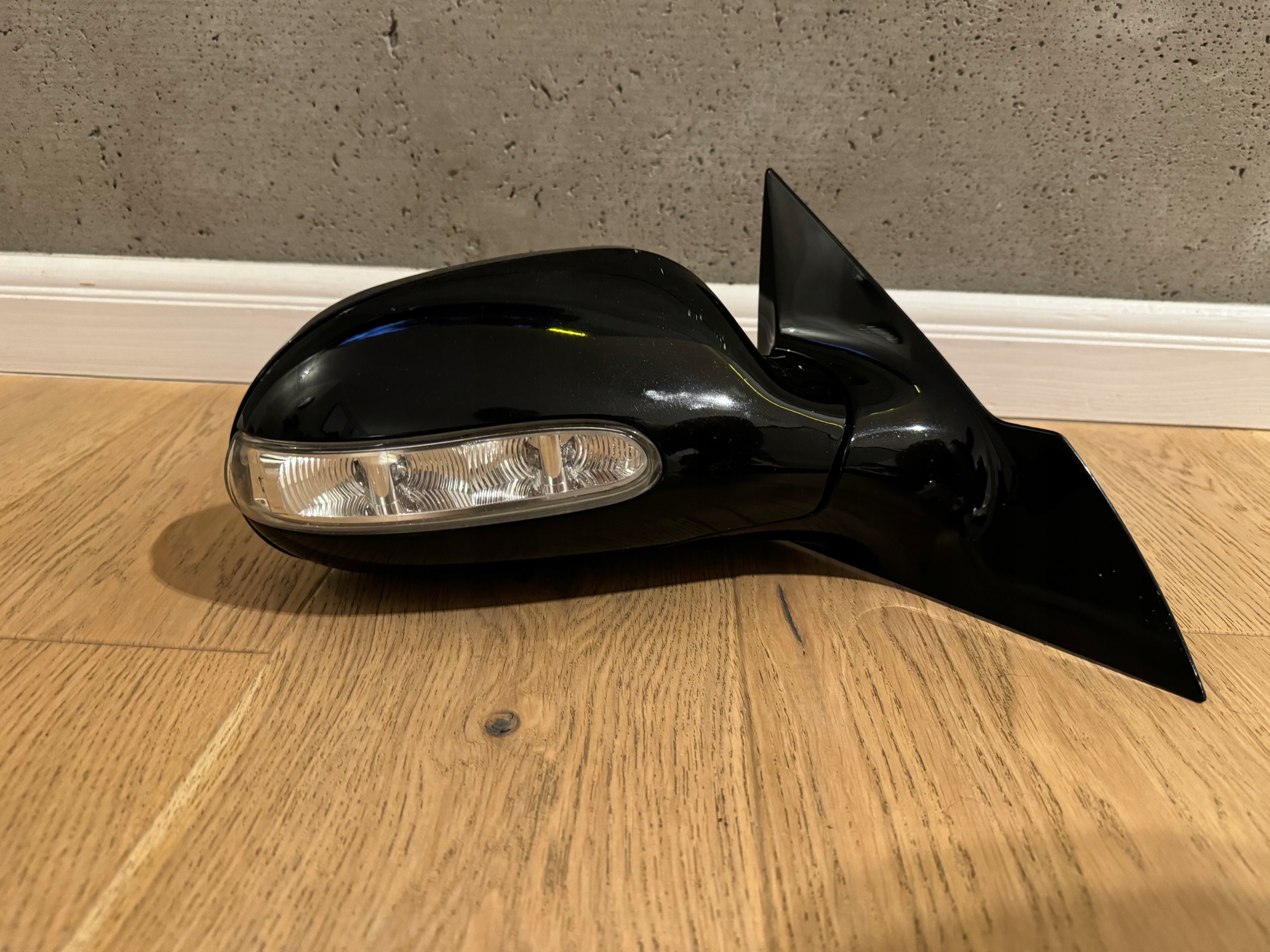 LUSTERKO PRAWE EUROPA EU 9-PIN ORYGINAŁ MERCEDES CLK W209 Producent części Mercedes-Benz OE