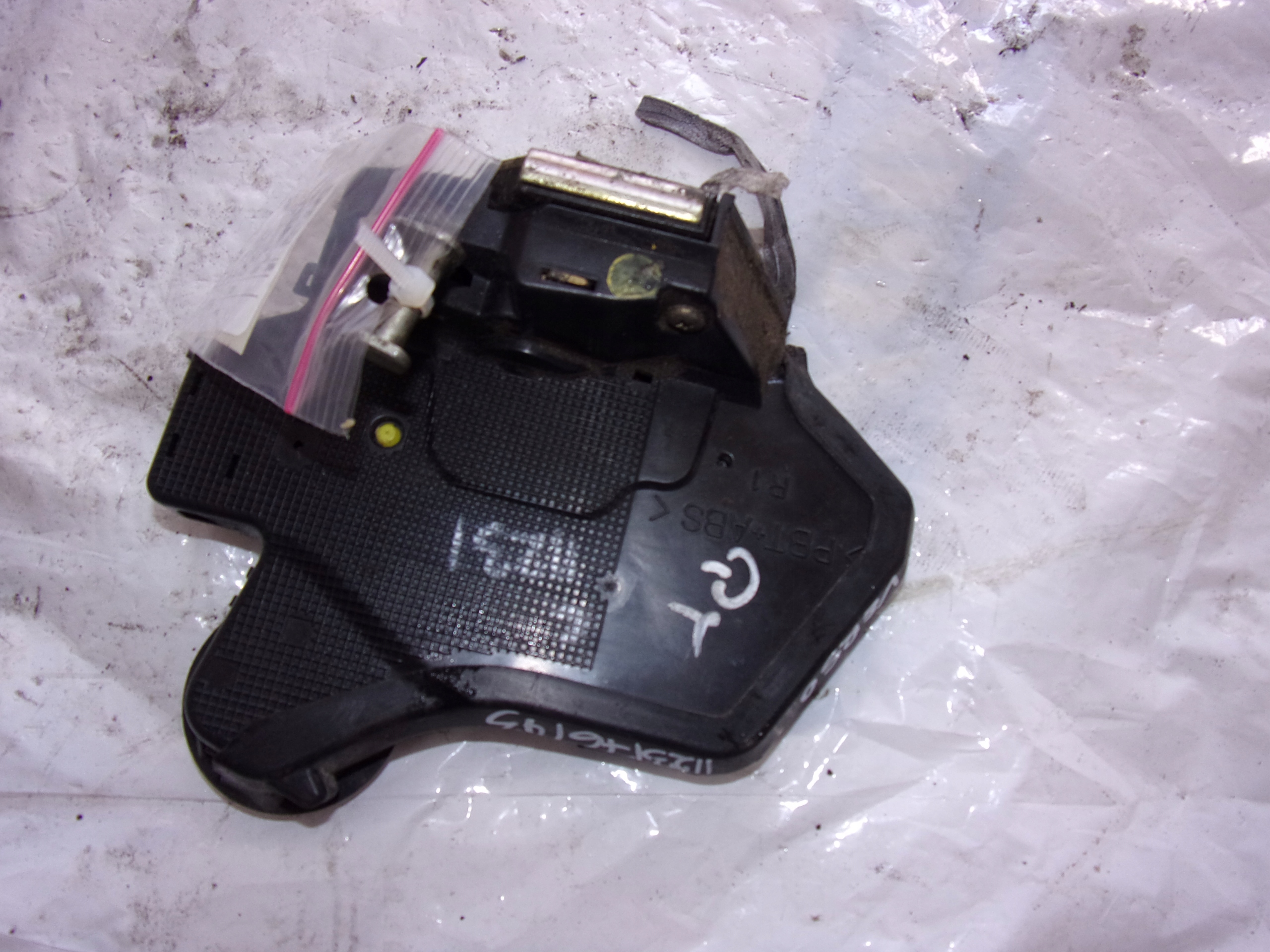 Замок задній правий 2 контакту Toyota Corolla Verso