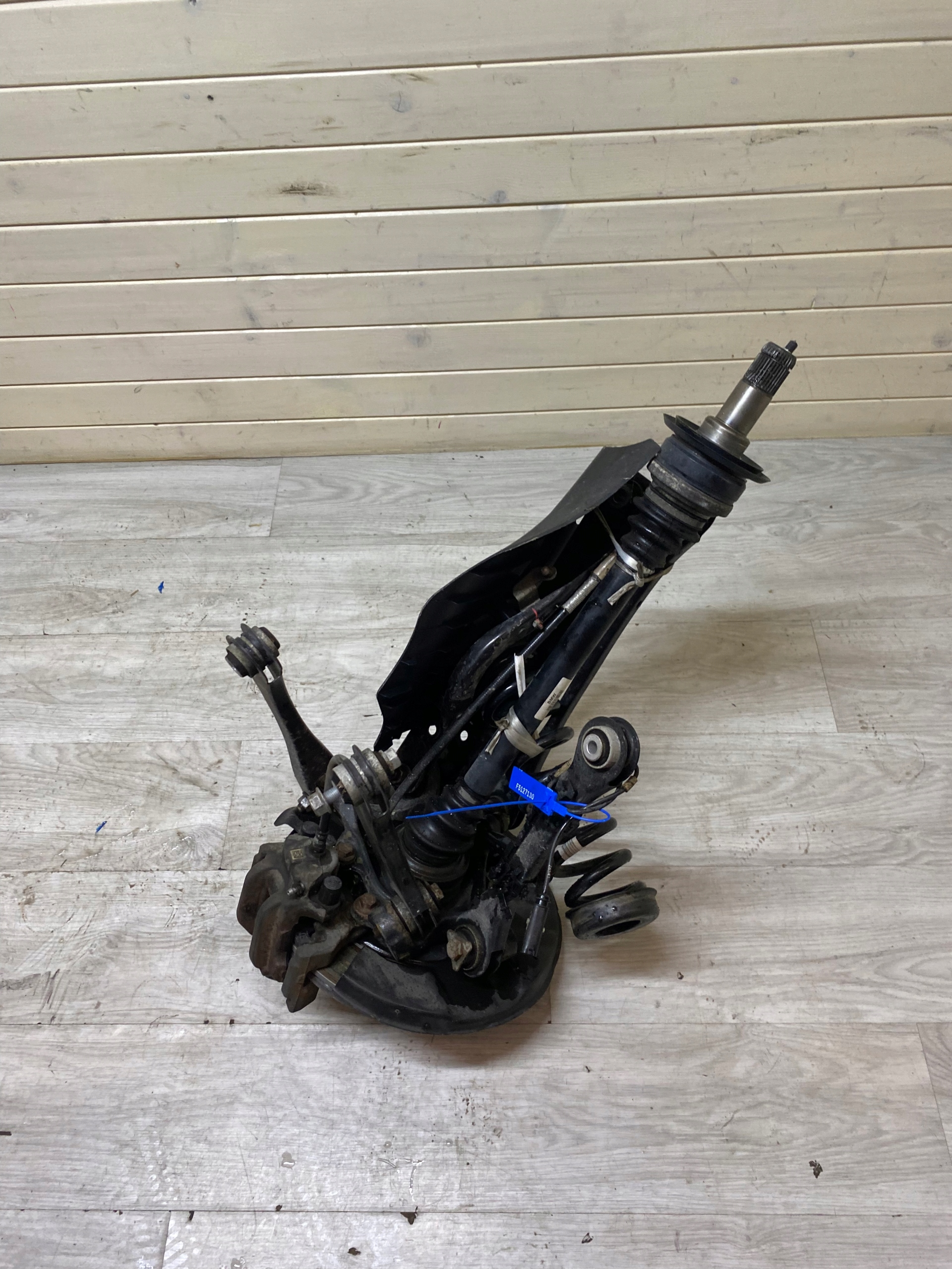 BMW 3 F30 swing arm left rear part semi-axis 7597685