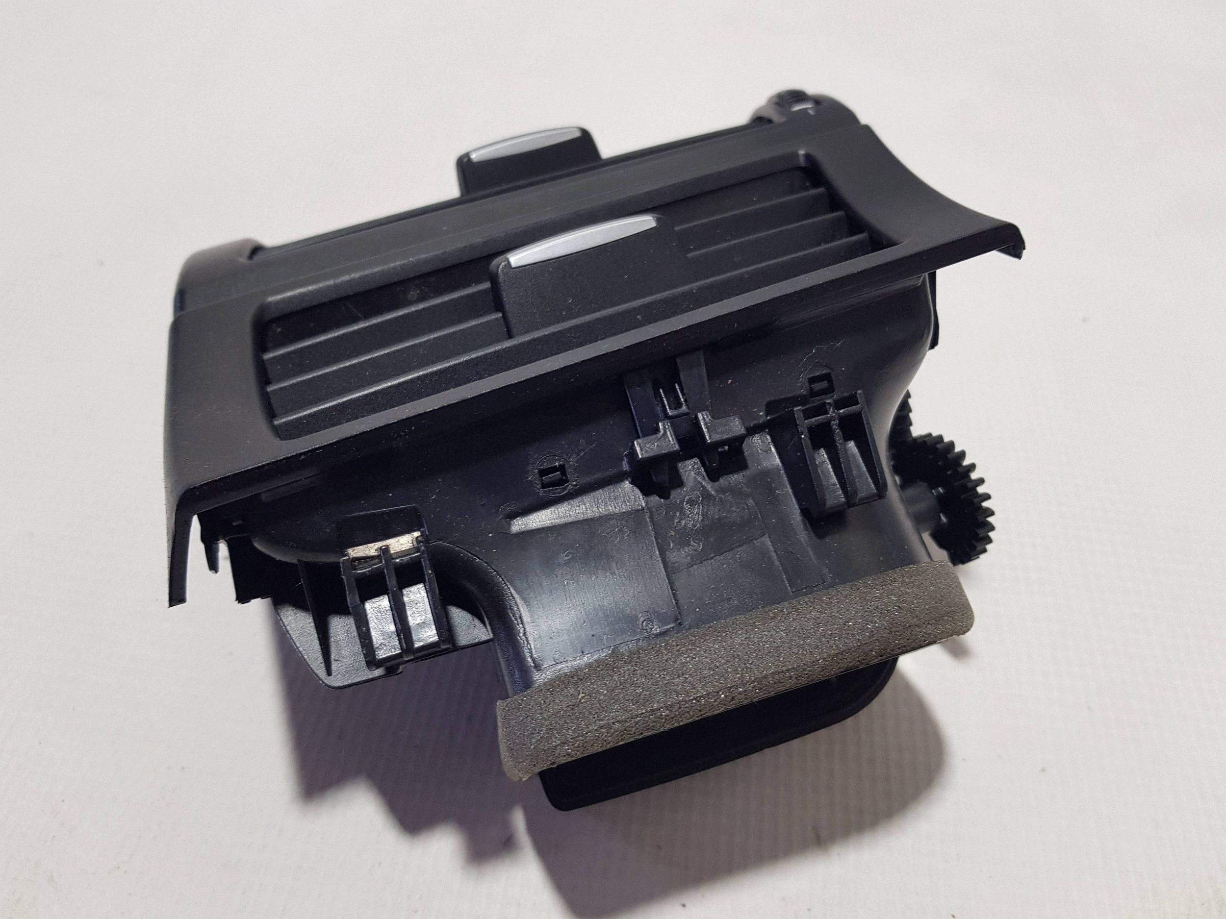 grid air conditioning devices side of the dashboard right side BMW X5 E70 9227768