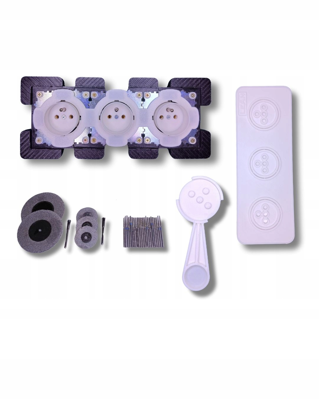 Skrytá zásuvka 3x na svetlé naddoskové dlaždice do kuchyne