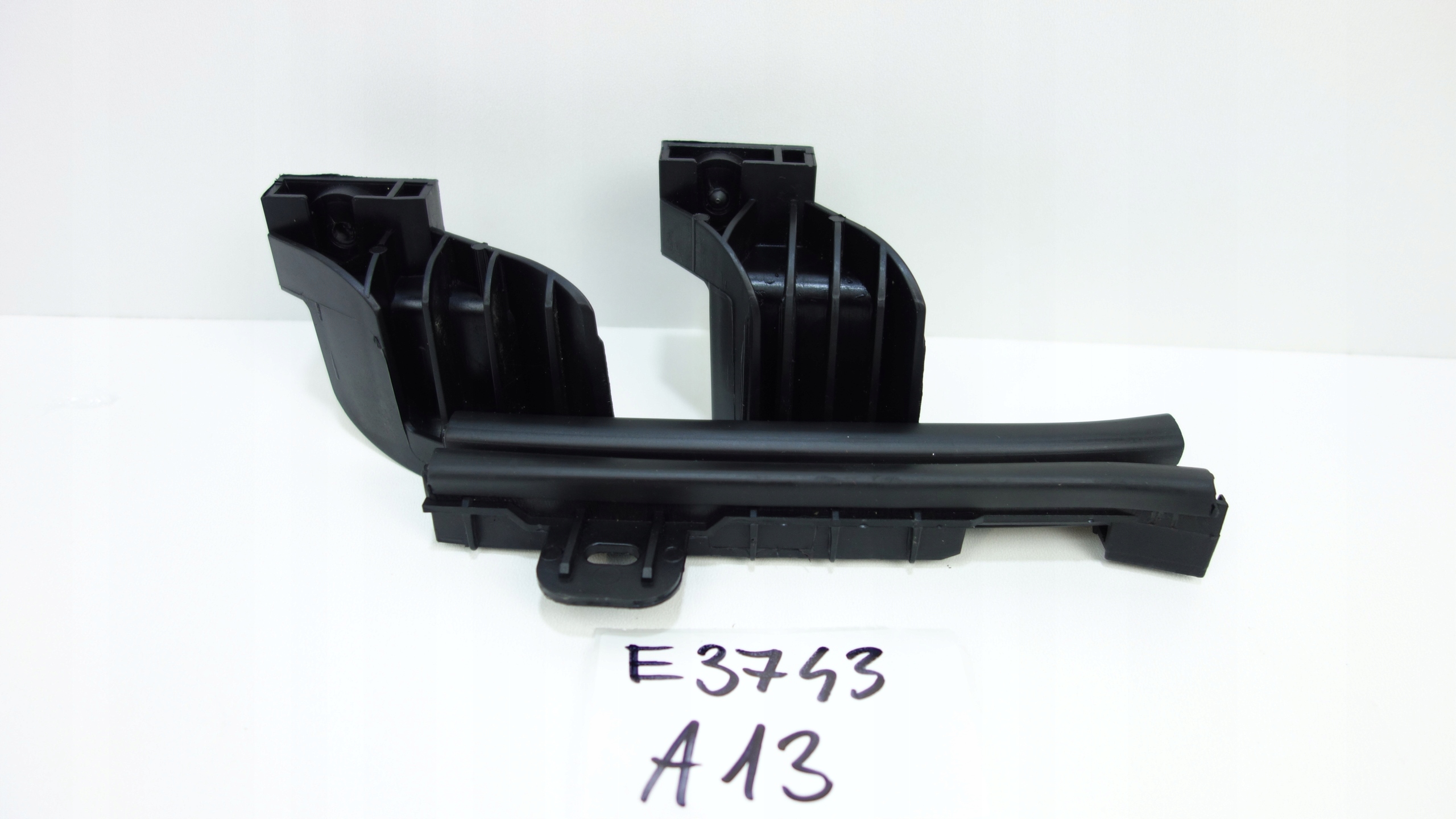 PROWADNICA windows left front PEUGEOT 5008 II 9811414380G
