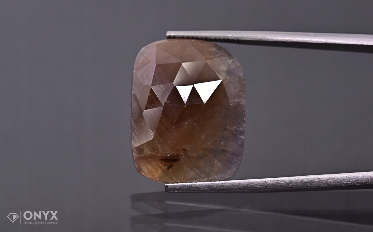 Safír fasetovaná nepravidelná rozeta 19,5x15,5 mm