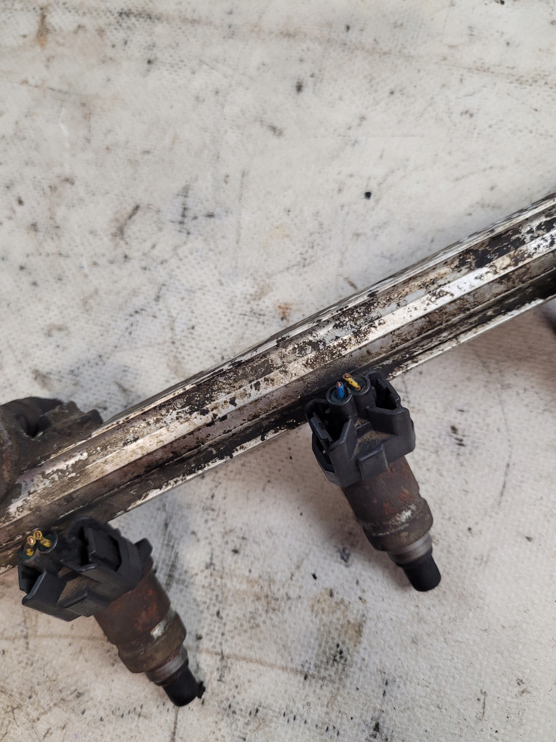 Rampe injection + Injecteurs HONDA CIVIC VI 1.4B 97r.