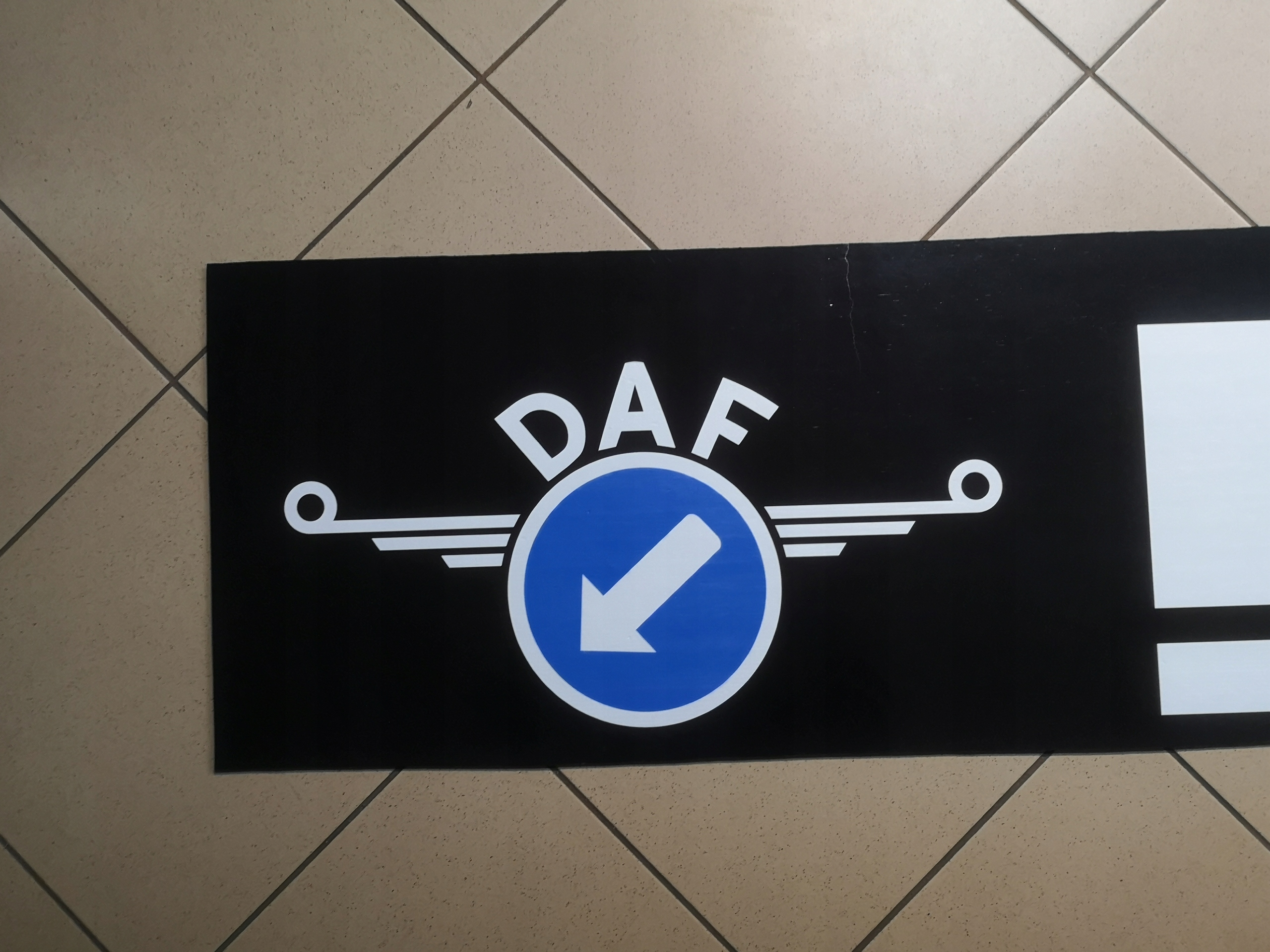 Chlapacz naczepy CZARNY nadruk DAF nakaz zakaz Installation side Rear