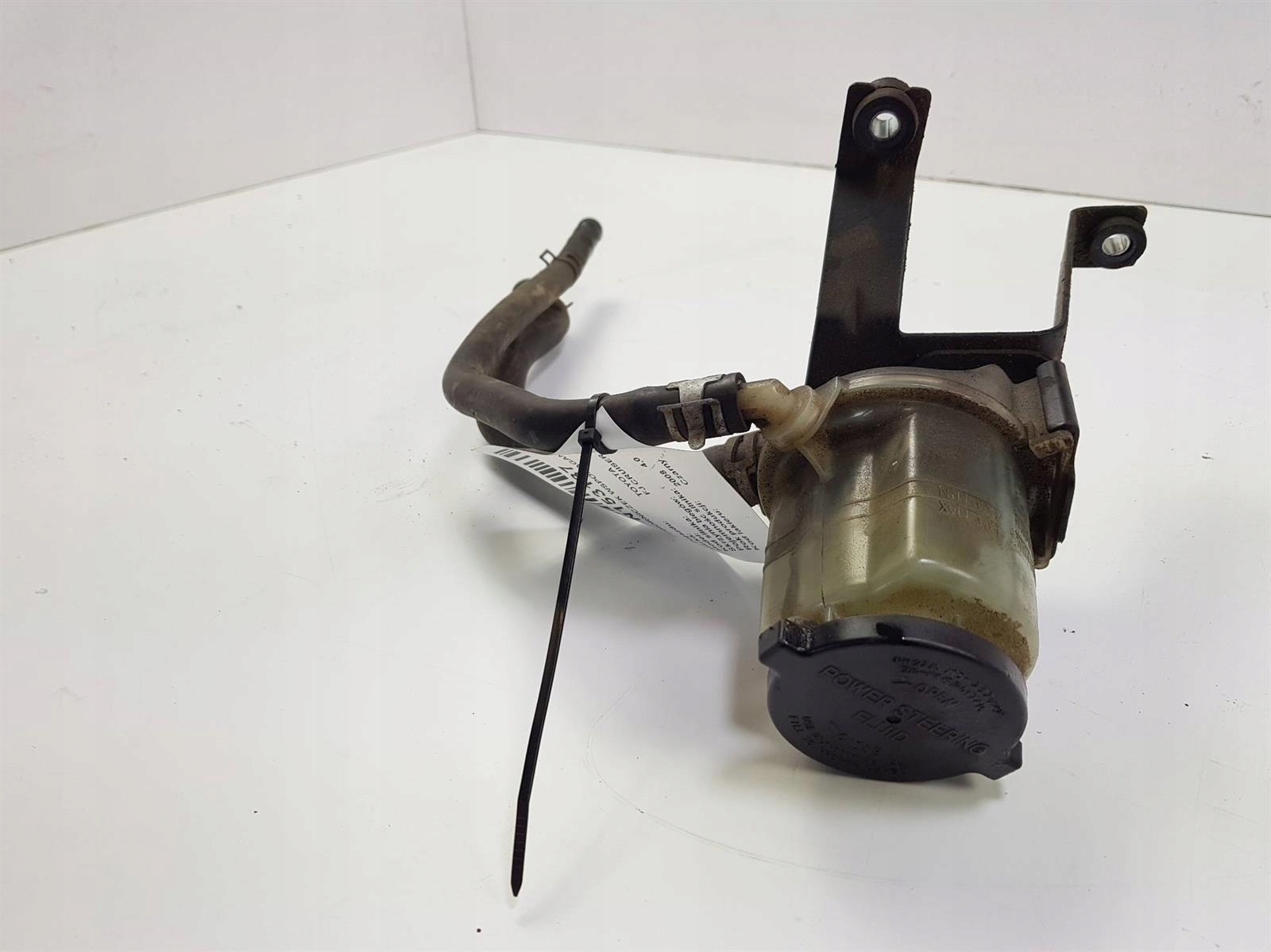 ZBIORNICZEK WSPOMAGANIA 4 0 V6 TOYOTA FJ CRUISER Part manufacturer Toyota original OE