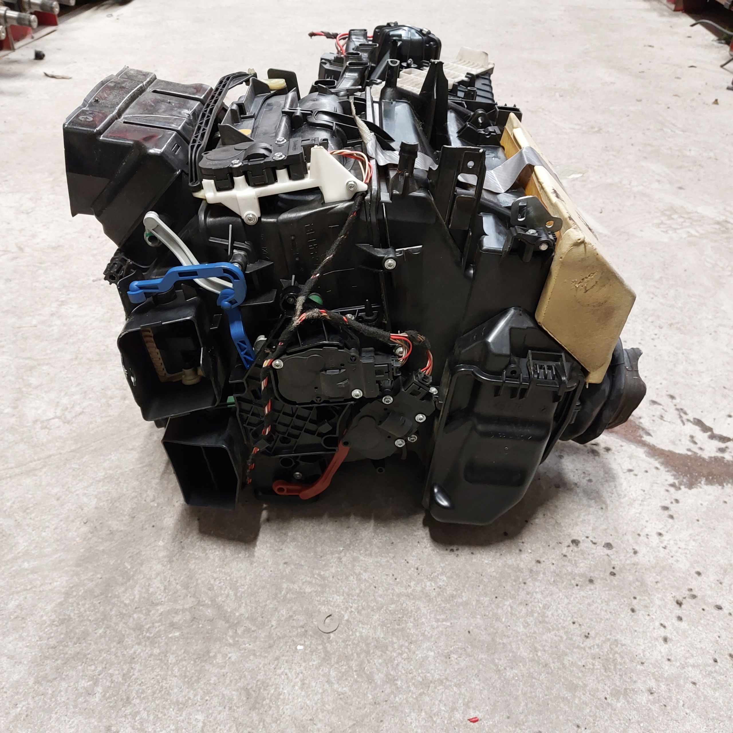 Audi A4 B8 1,8T радиатор отопителя 8K1820005AR