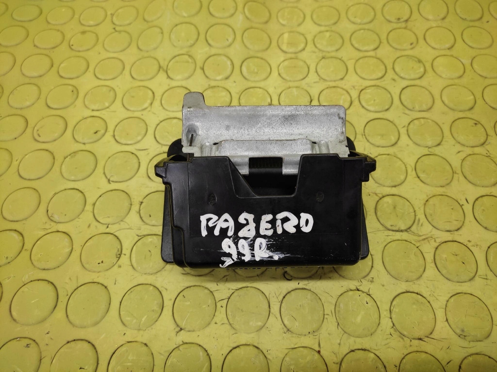 MITSUBISHI PAJERO III Cendrier MR402454