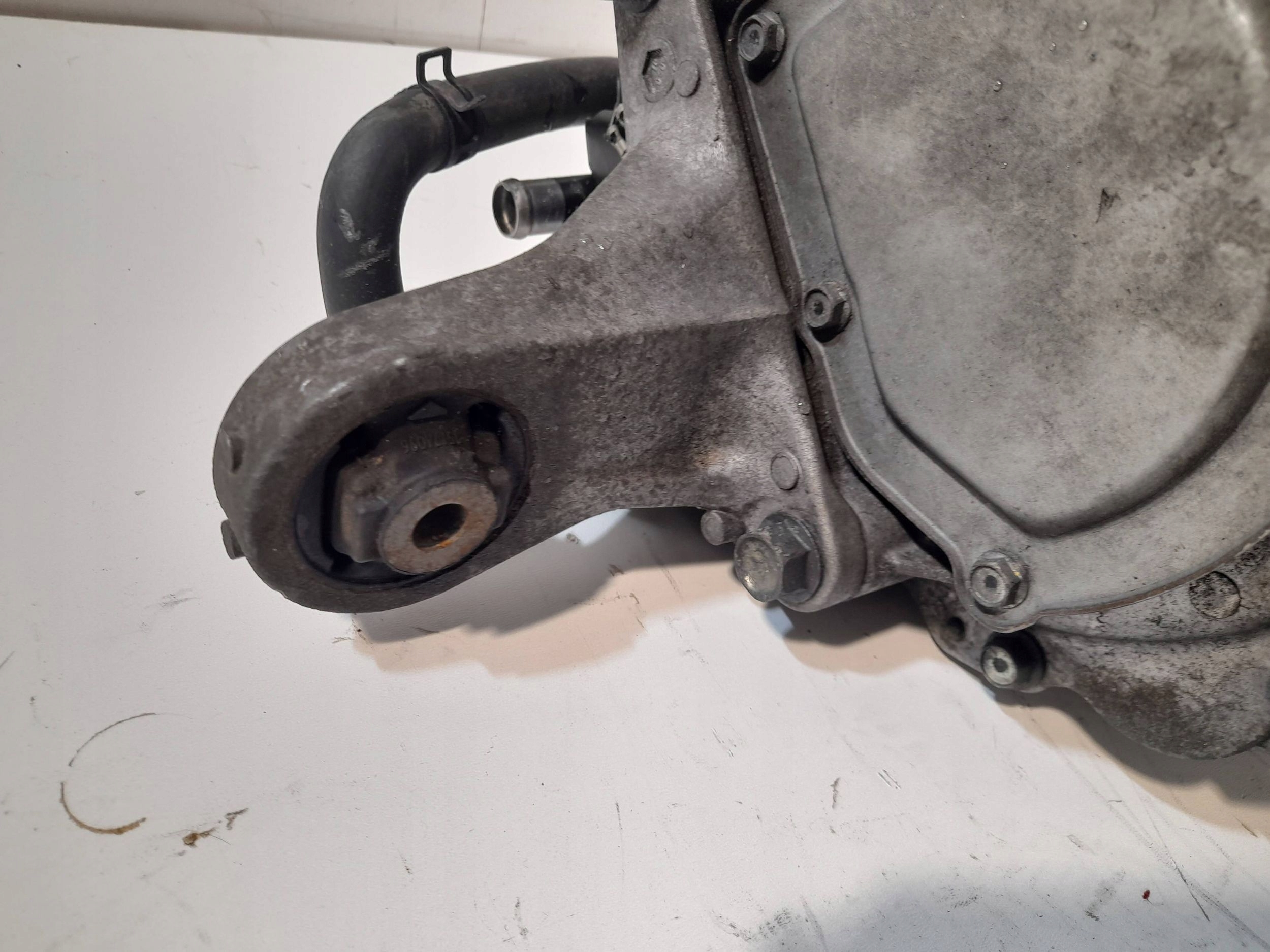 Mitsubishi Outlander PHEV differential diff rear (296)