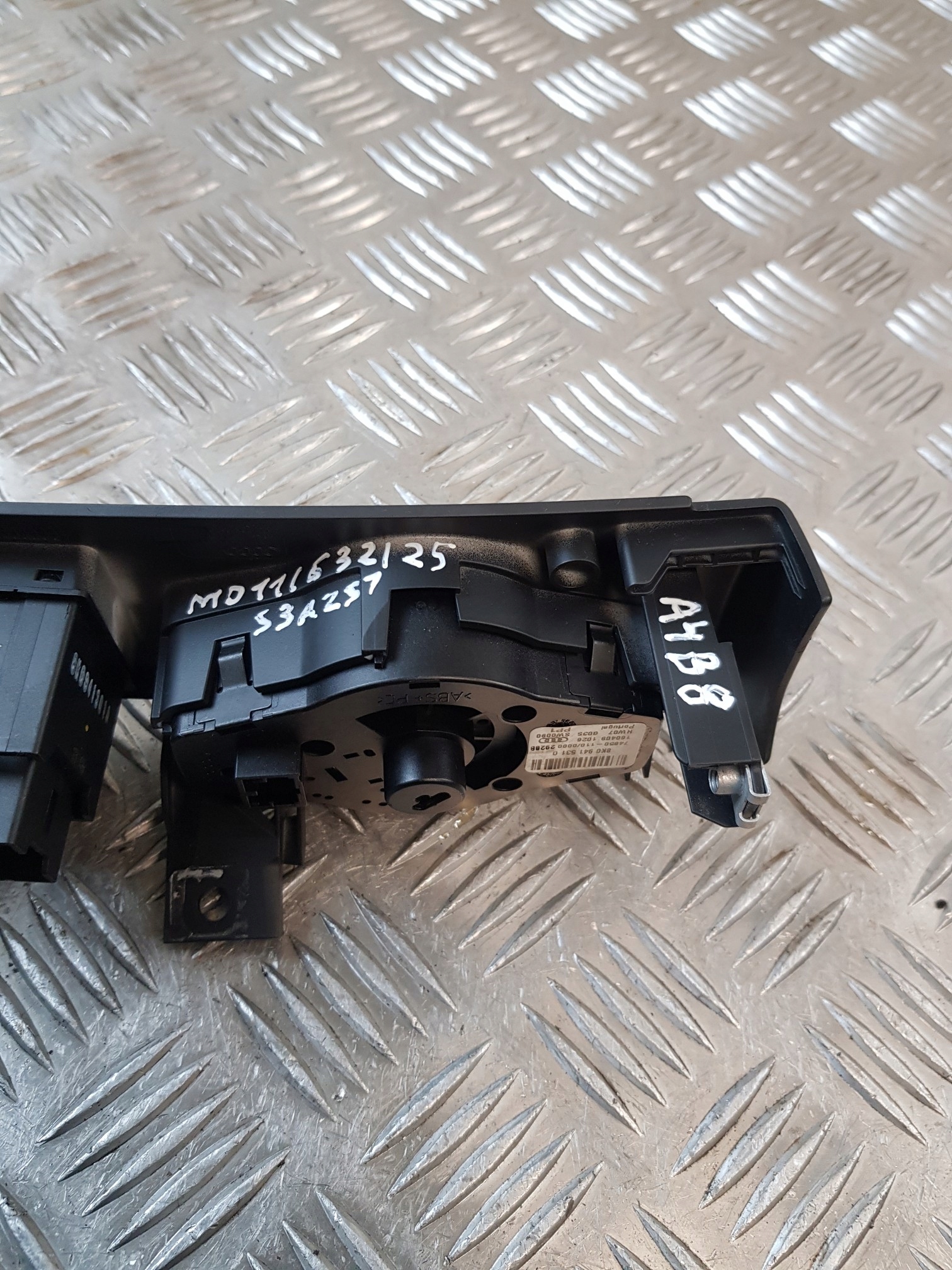 switch light switch 8K0941531Q AUDI A4 B8 09R