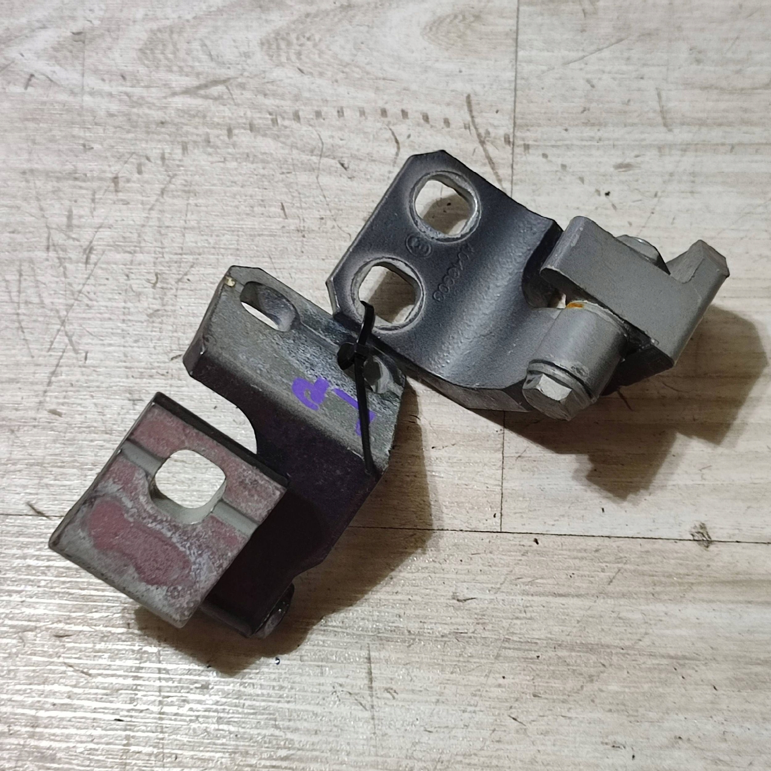hinges door przednich front side left Fiat 500X