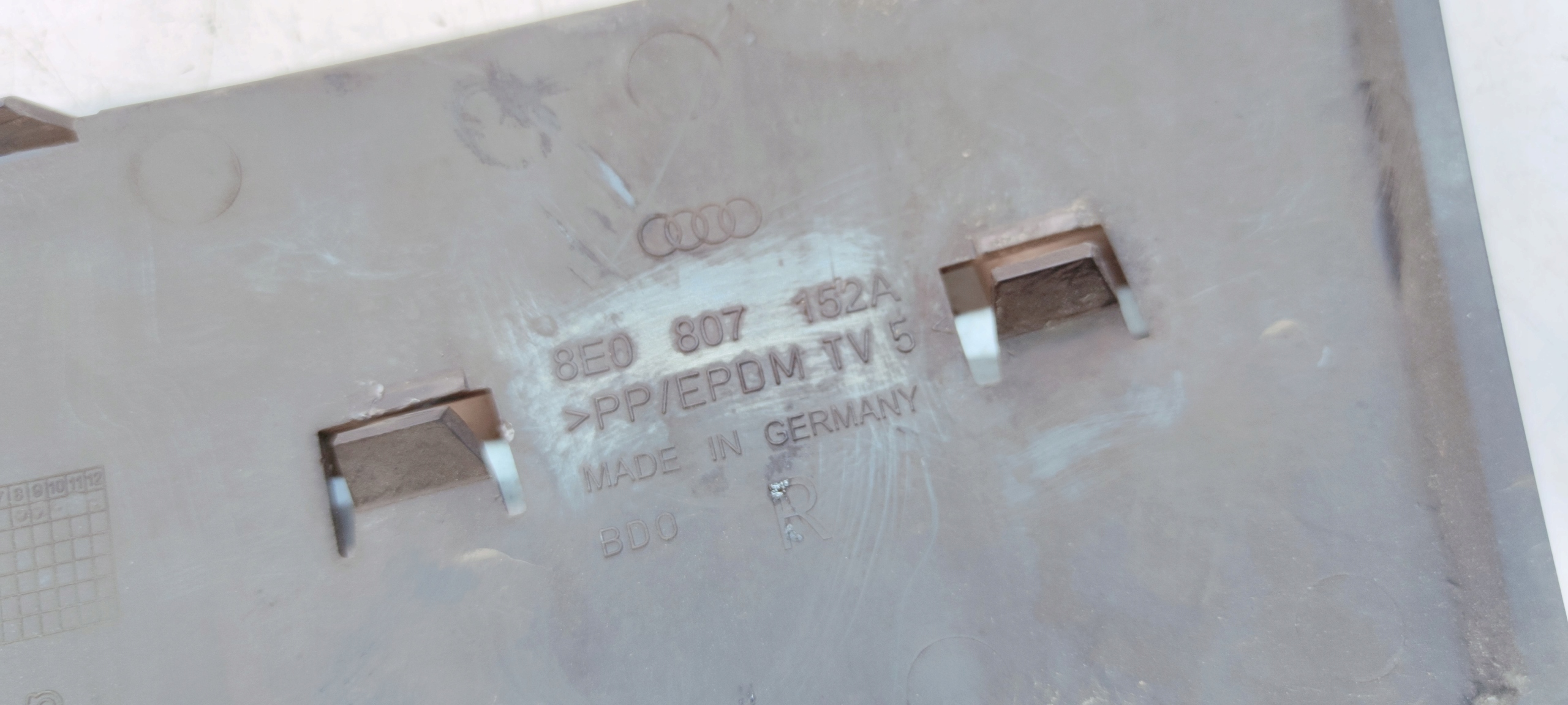 spoiler KRATKI right front AUDI A4 B7 8E0807152A