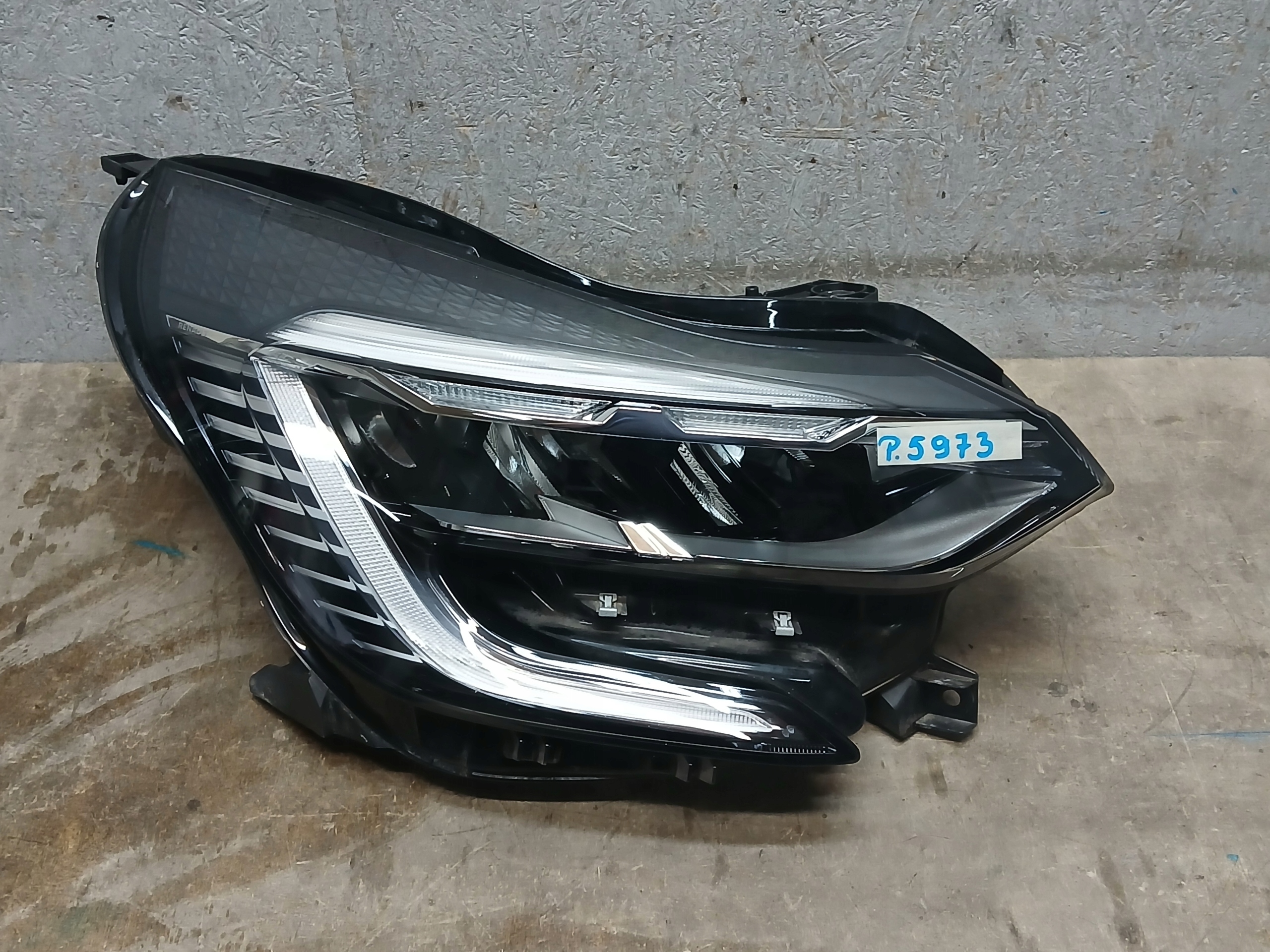 Licht vorne rechts RENAULT CAPTUR II 2 FULL LED 18