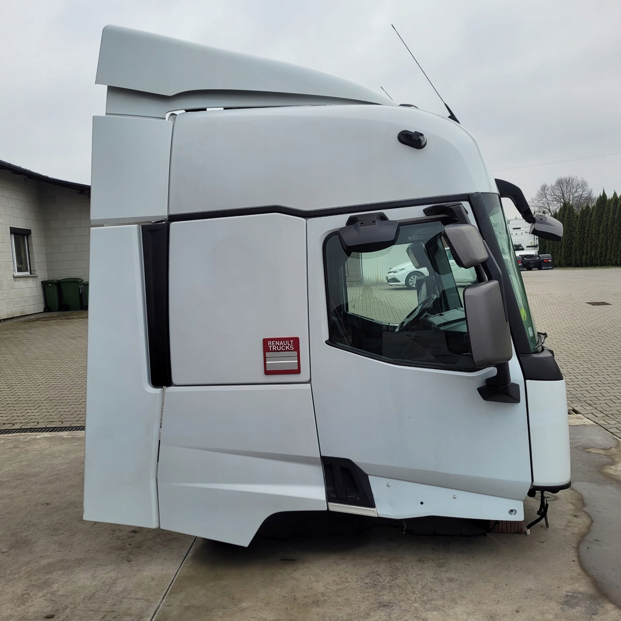 KOMPLETNA KABINA RENAULT GAMA T RANGE C MASKA + SPOJLERY + WYWROT KABINY Kolor biały