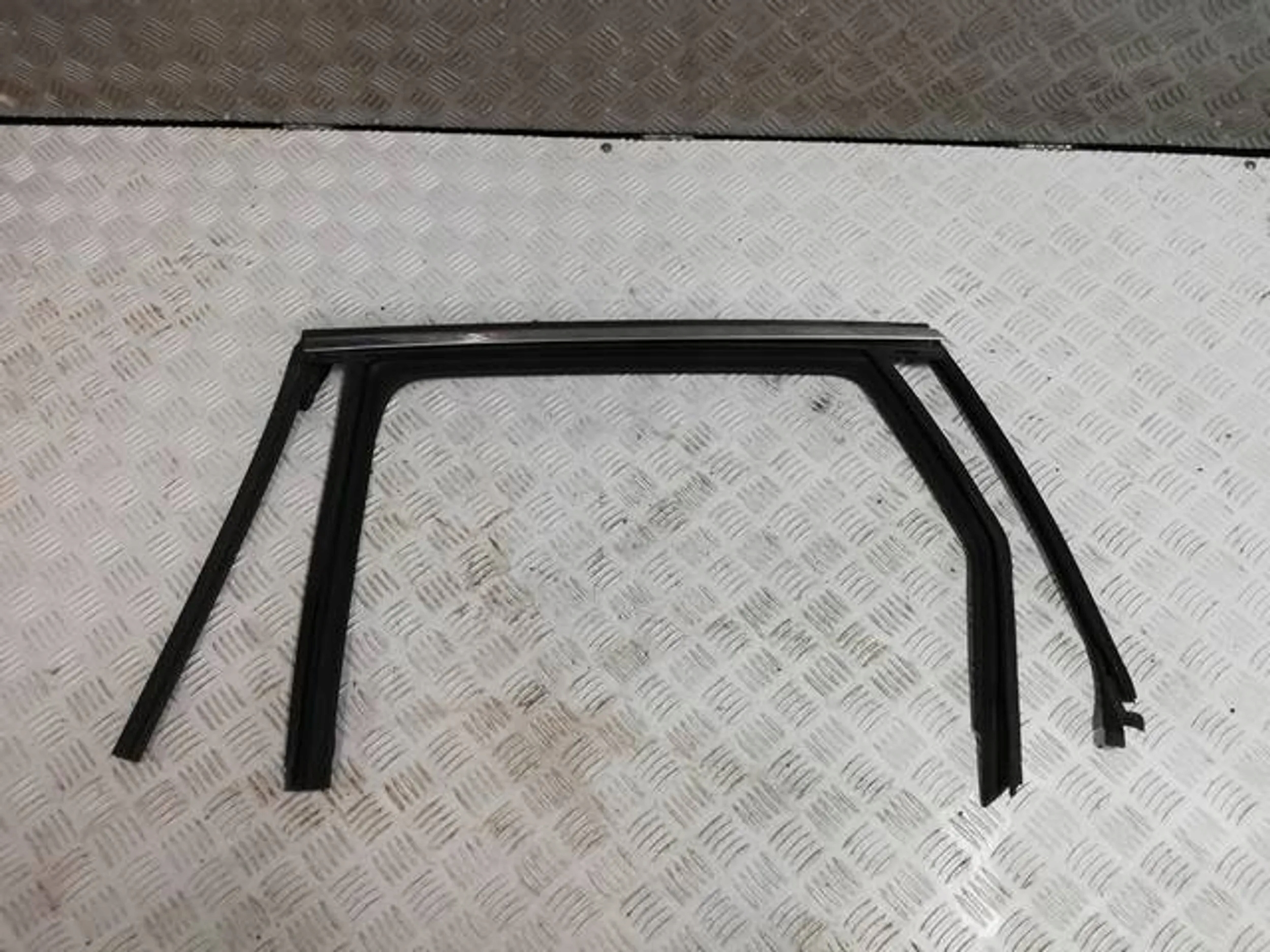 PEUGEOT 308 T9 SW CHROM USZCZELKA DRZWI LEWY TYŁ