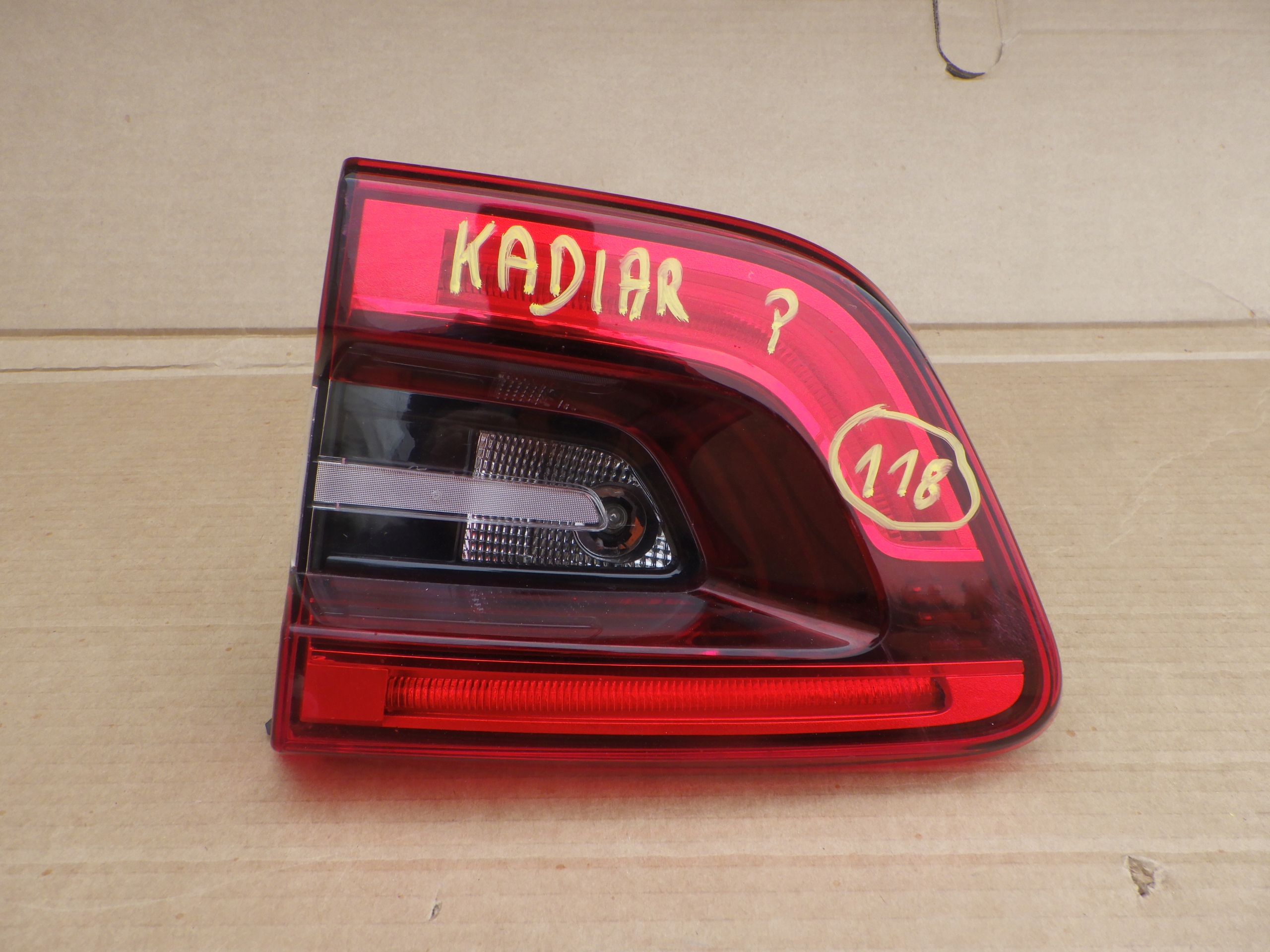 RENAULT KADJAR LIFT LAMPA LEWY TYŁ TYLNA