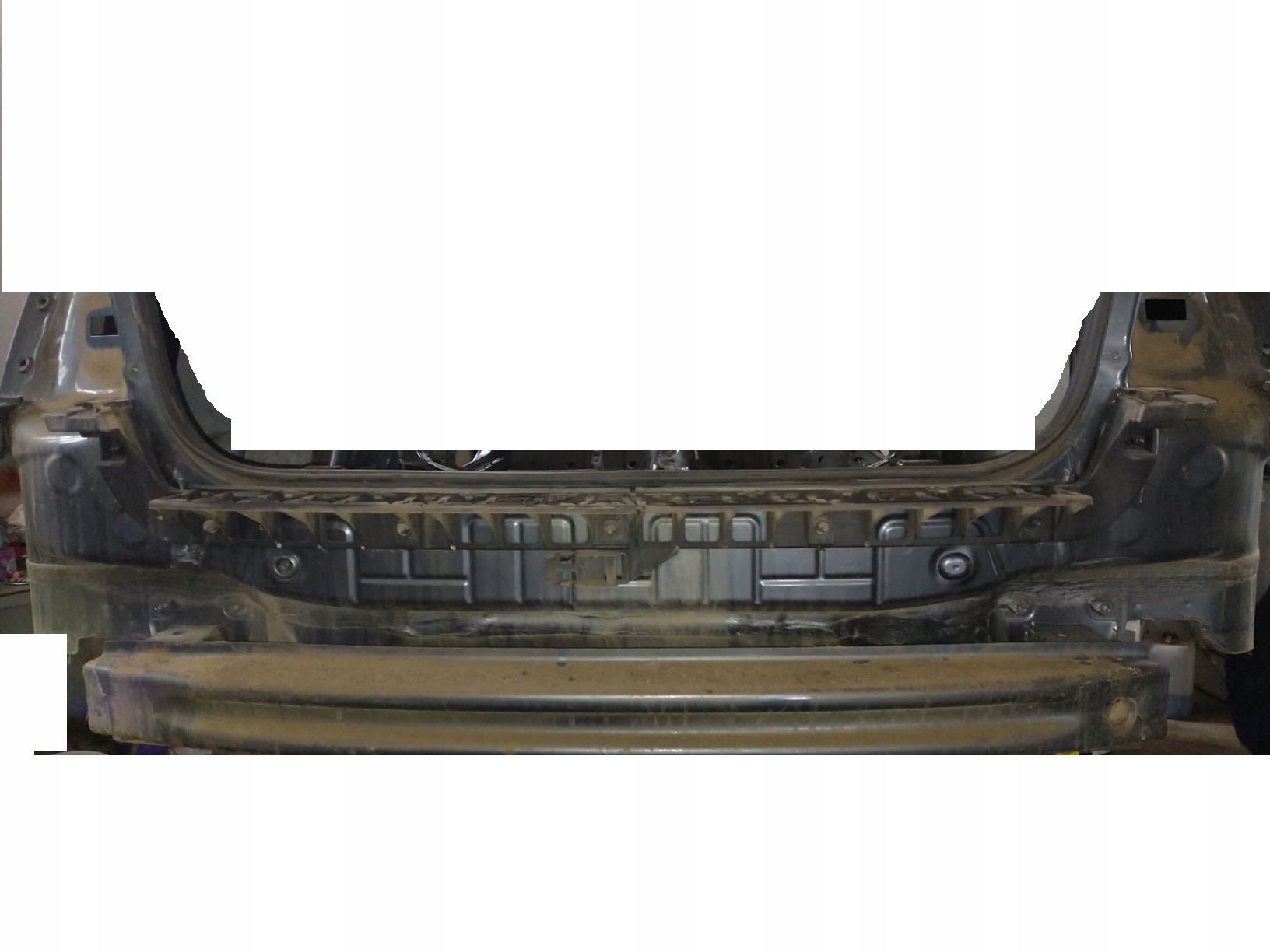 Octavia III HB / sedan pas tylny belka