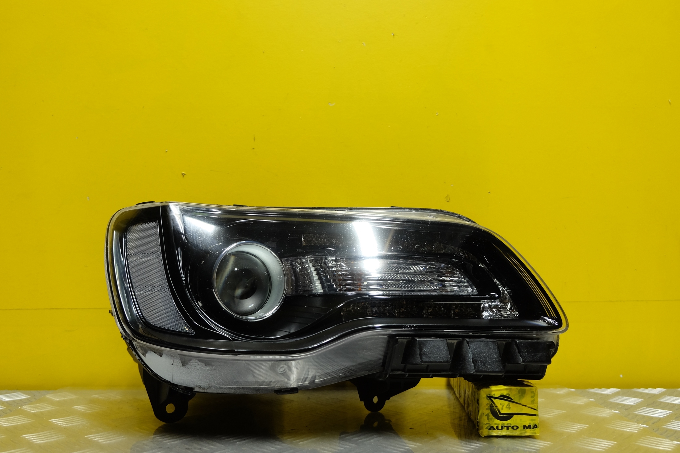 CHRYSLER 300 300C 15- REFLEKTOR LAMPA XENON R USA