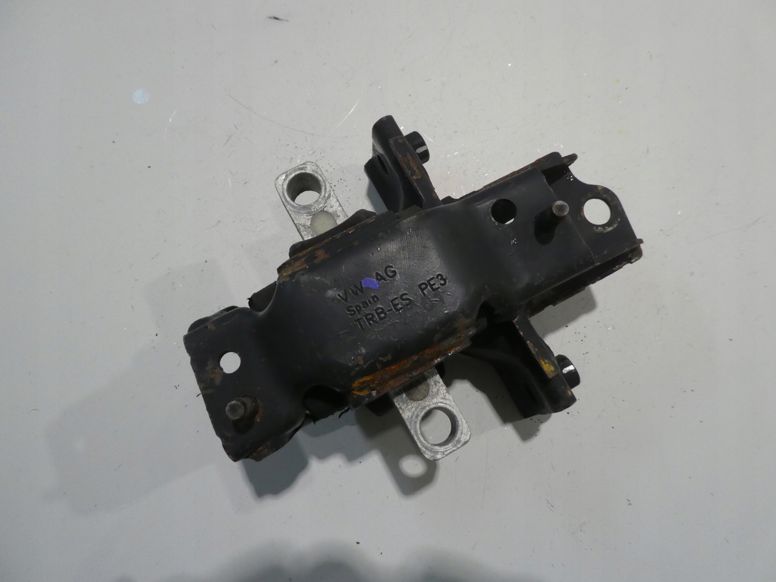 engine mount VW POLO 9N 6Q0199555AR