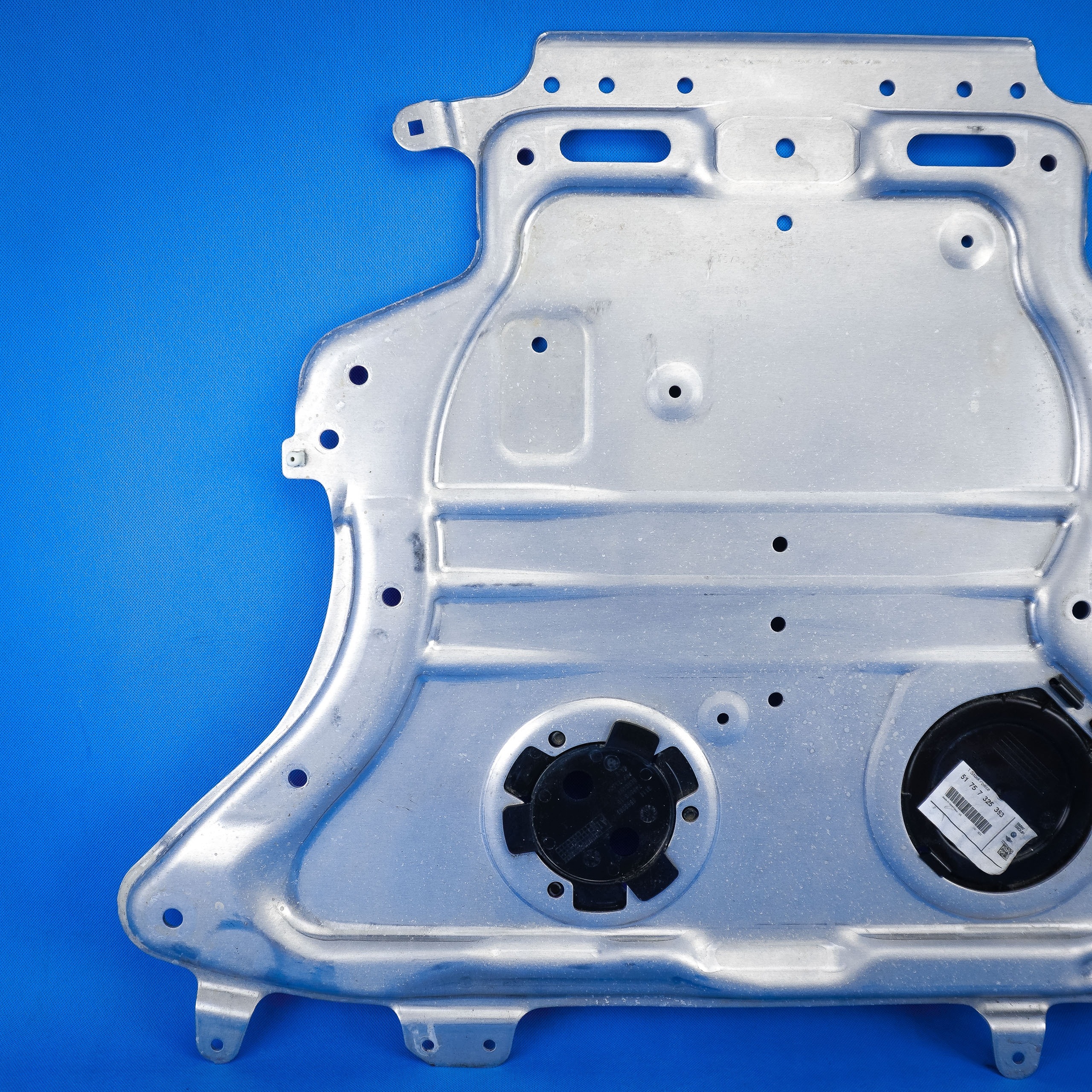 cover below engine of the engine front BMW 5 G30 31106887546 6887546 original