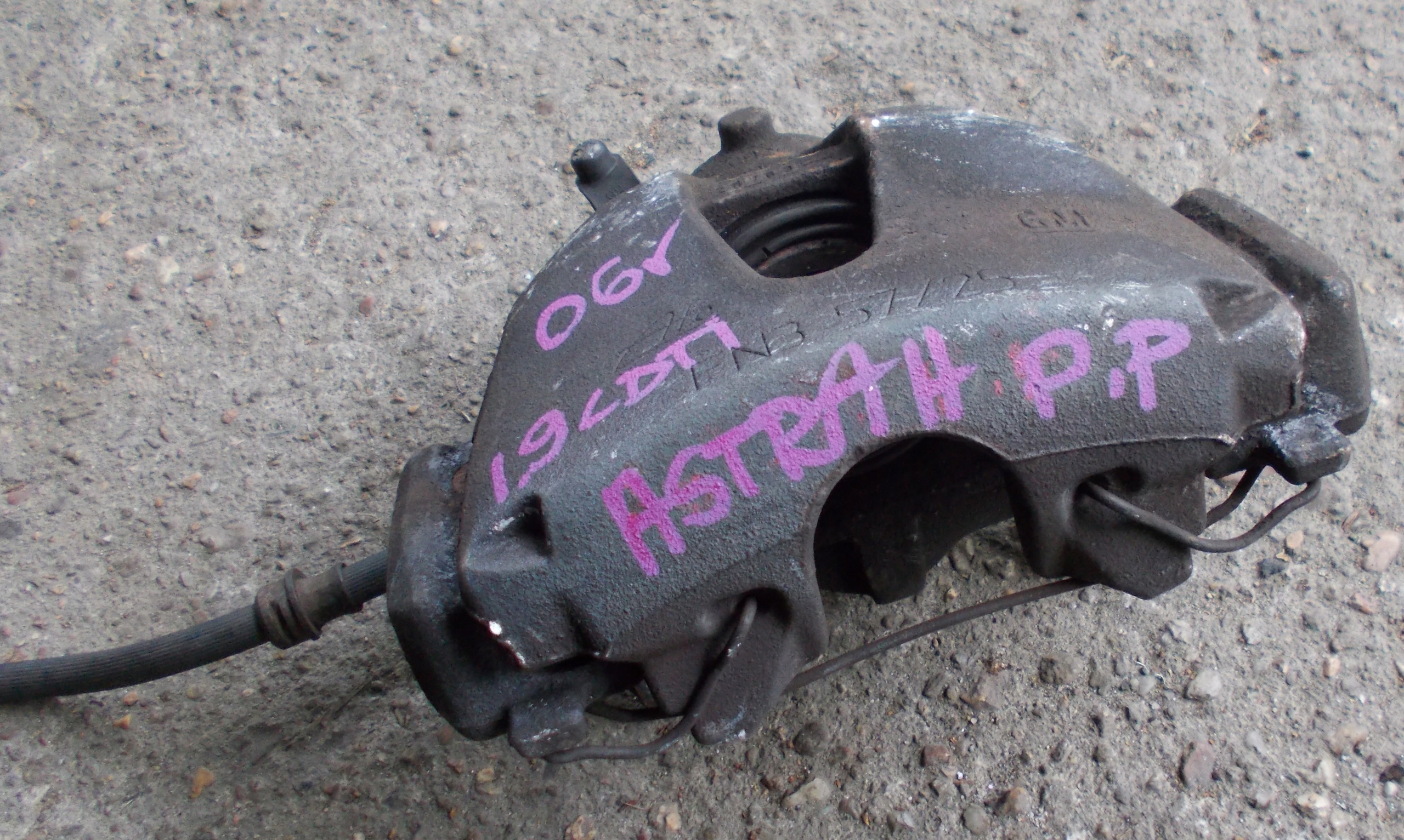 OPEL ASTRA H KOMBI 1.9 CDTI 09R caliper brake right front
