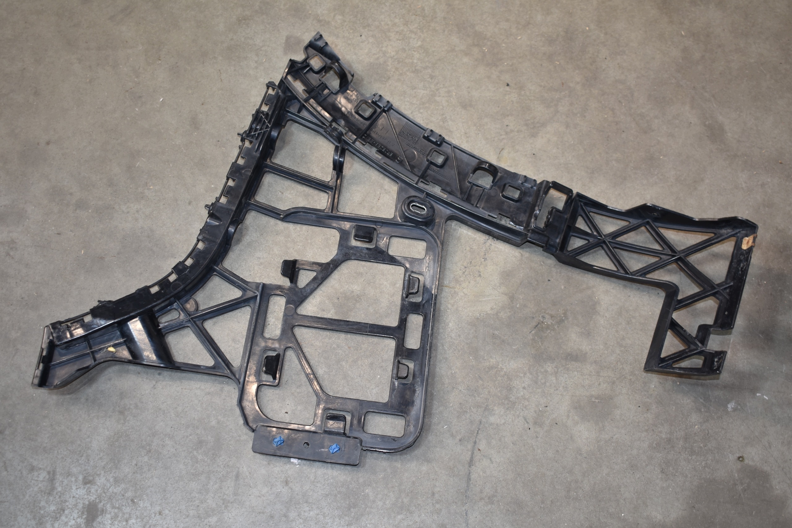 perfect condition bumper bracket rear part rear. left MERCEDES GLS X167 1
