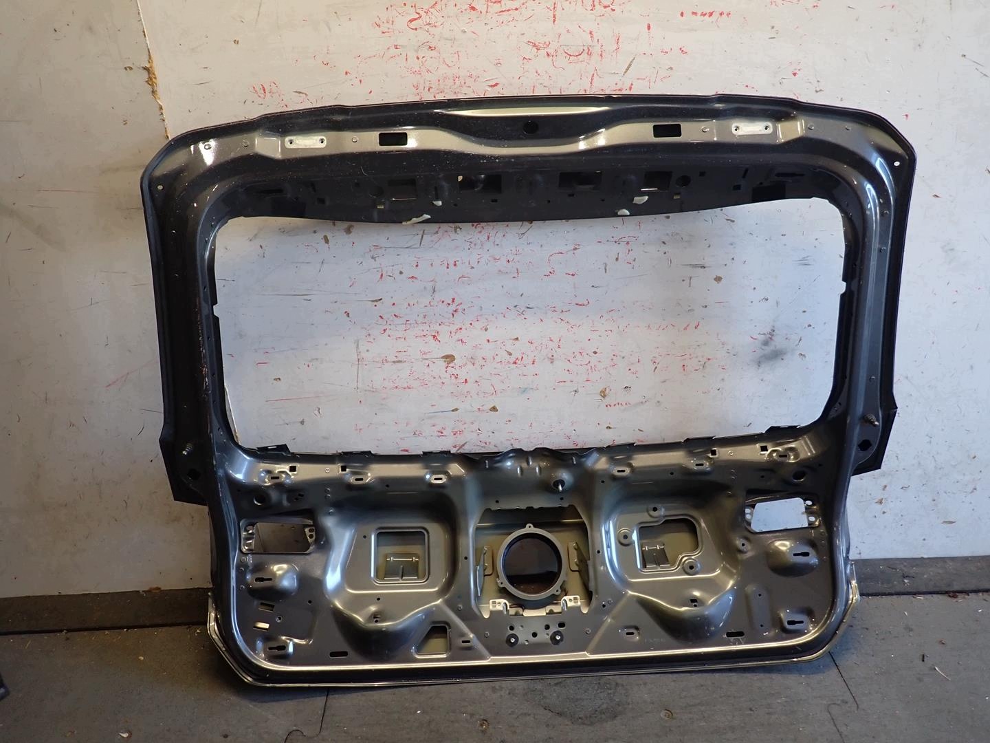 trunk door VW T-ROC 2017