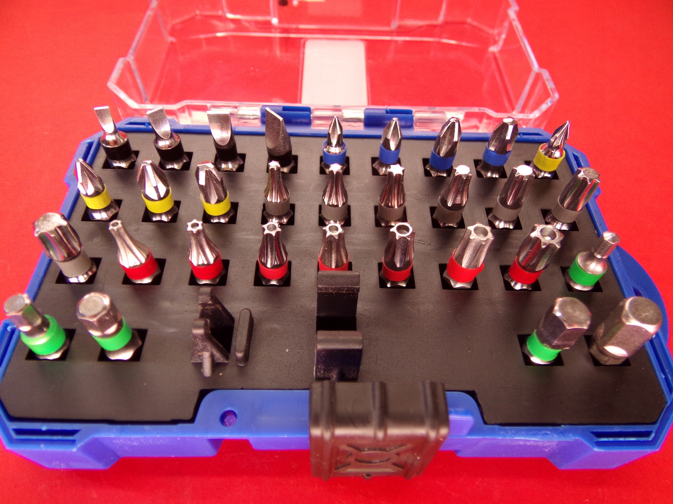 ZESTAW BITÓW KOŃCÓWEK Z UCHWYT MAGNETYCZNYM 32 EL Długość bitu 25mm