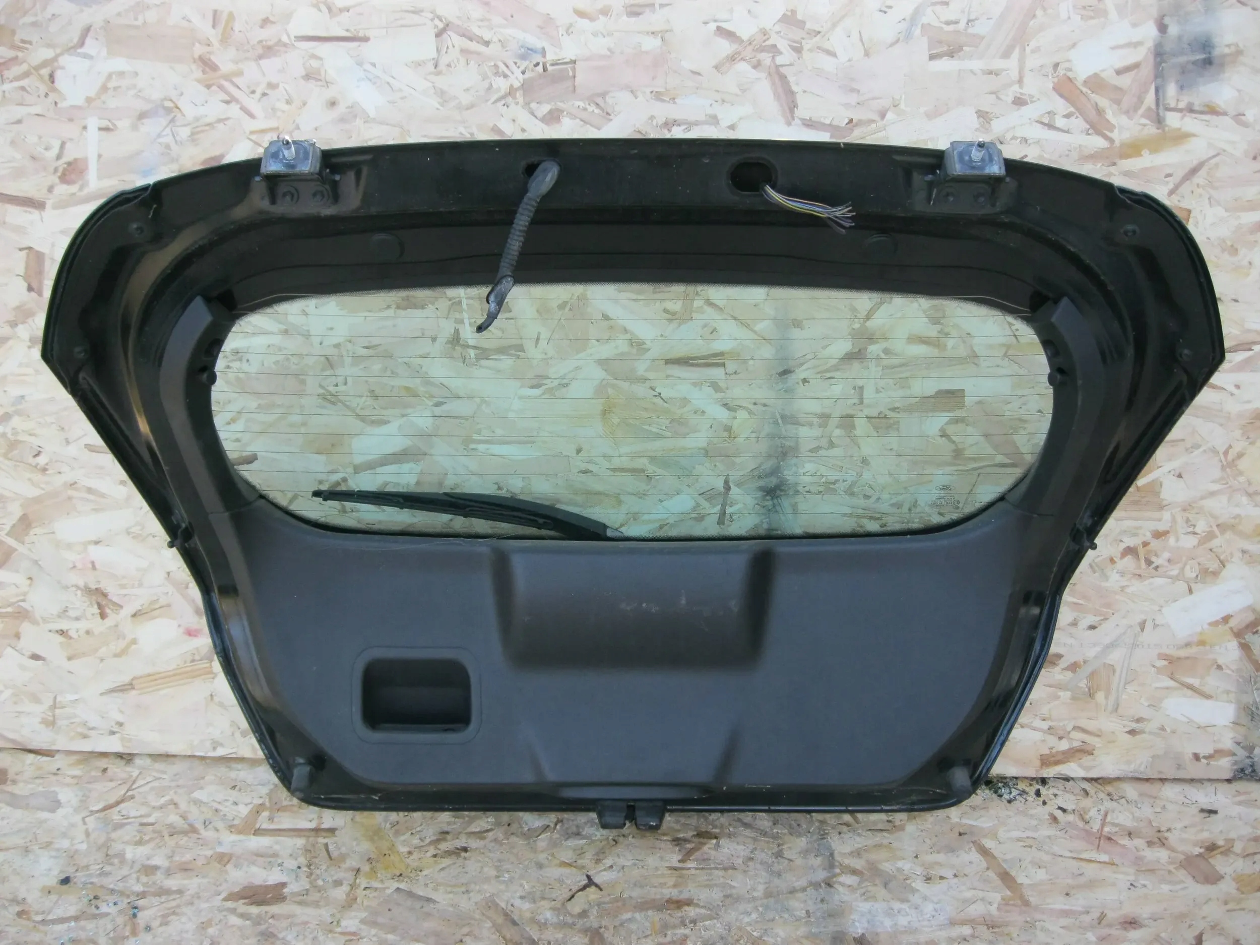 boot door Ford Fiesta MK7 08-17