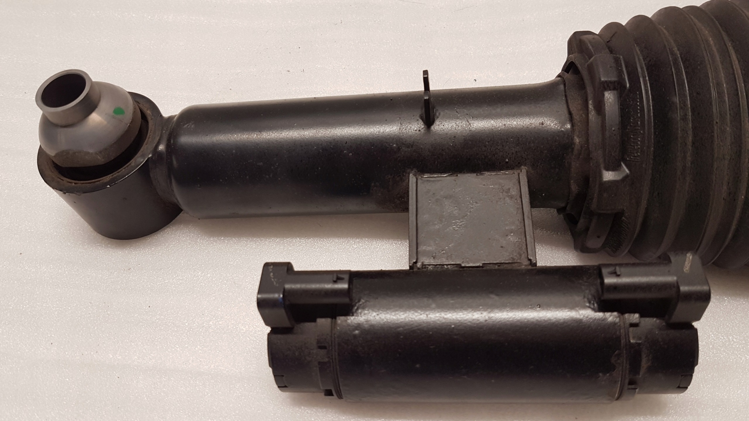 shock absorber left rear part BMW 7 G11 G12 6874593