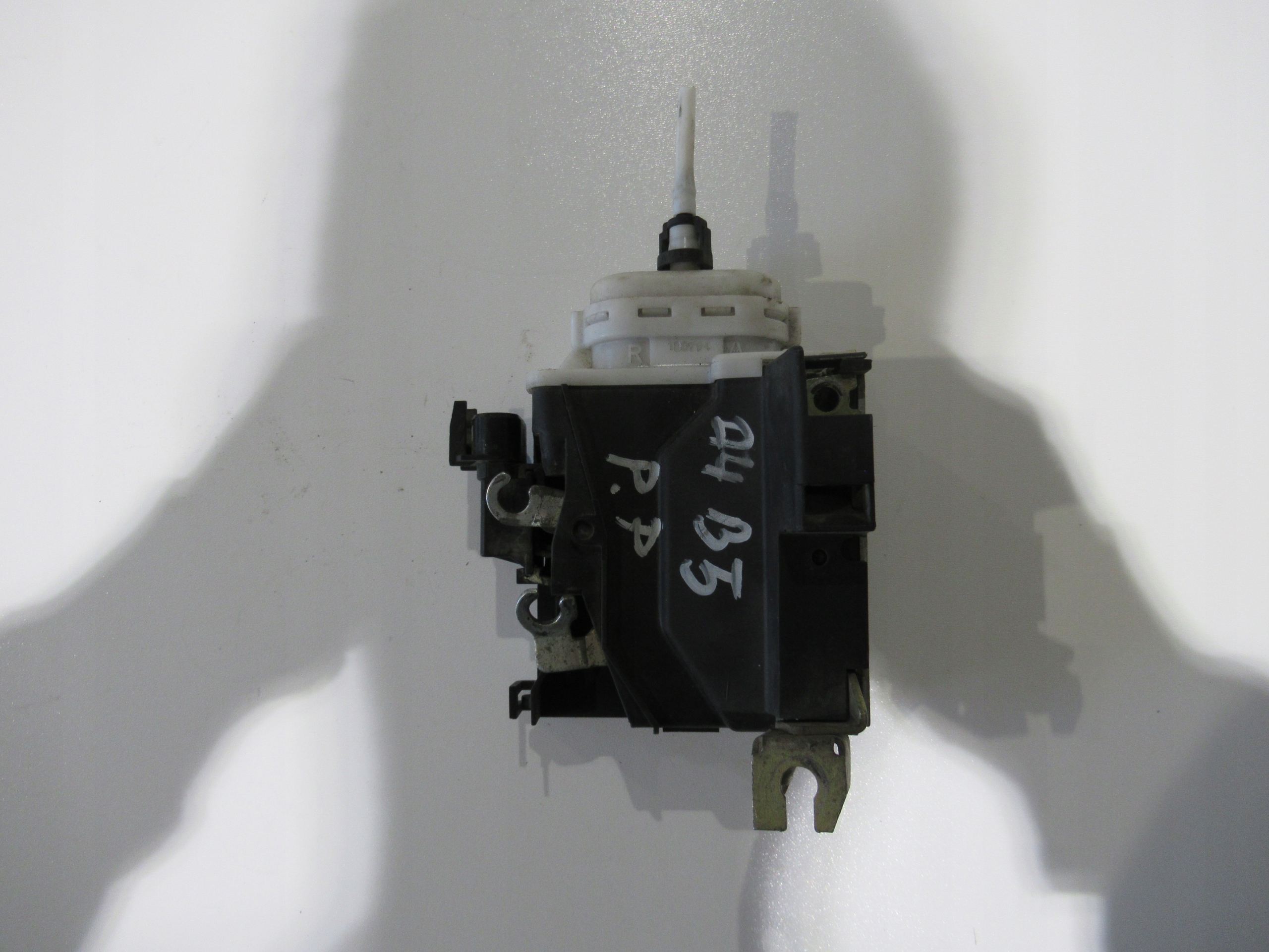 lock door right front AUDI A4 B5 8D1837016A