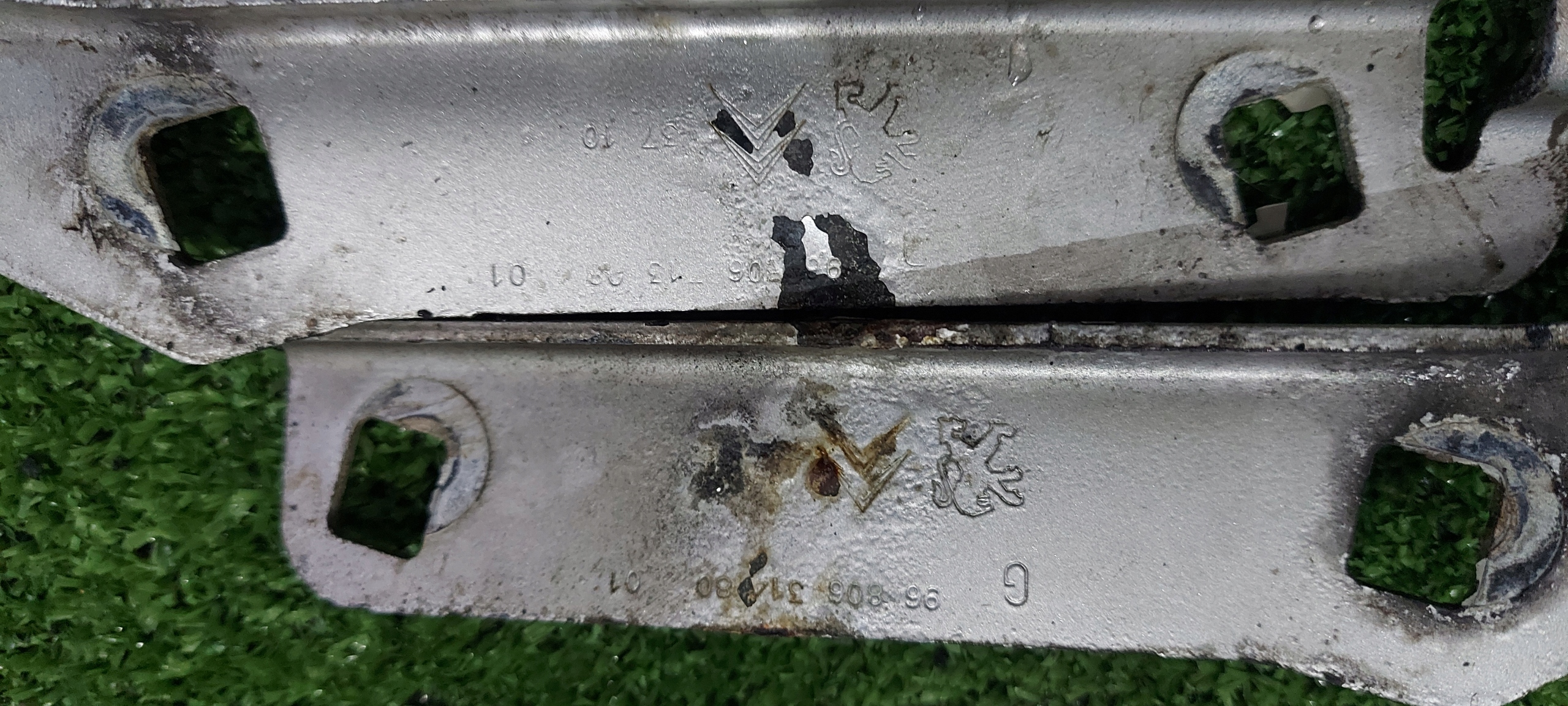bonnet hinges PARTNER BERLINGO 08-18 LAK: EZR EZRC
