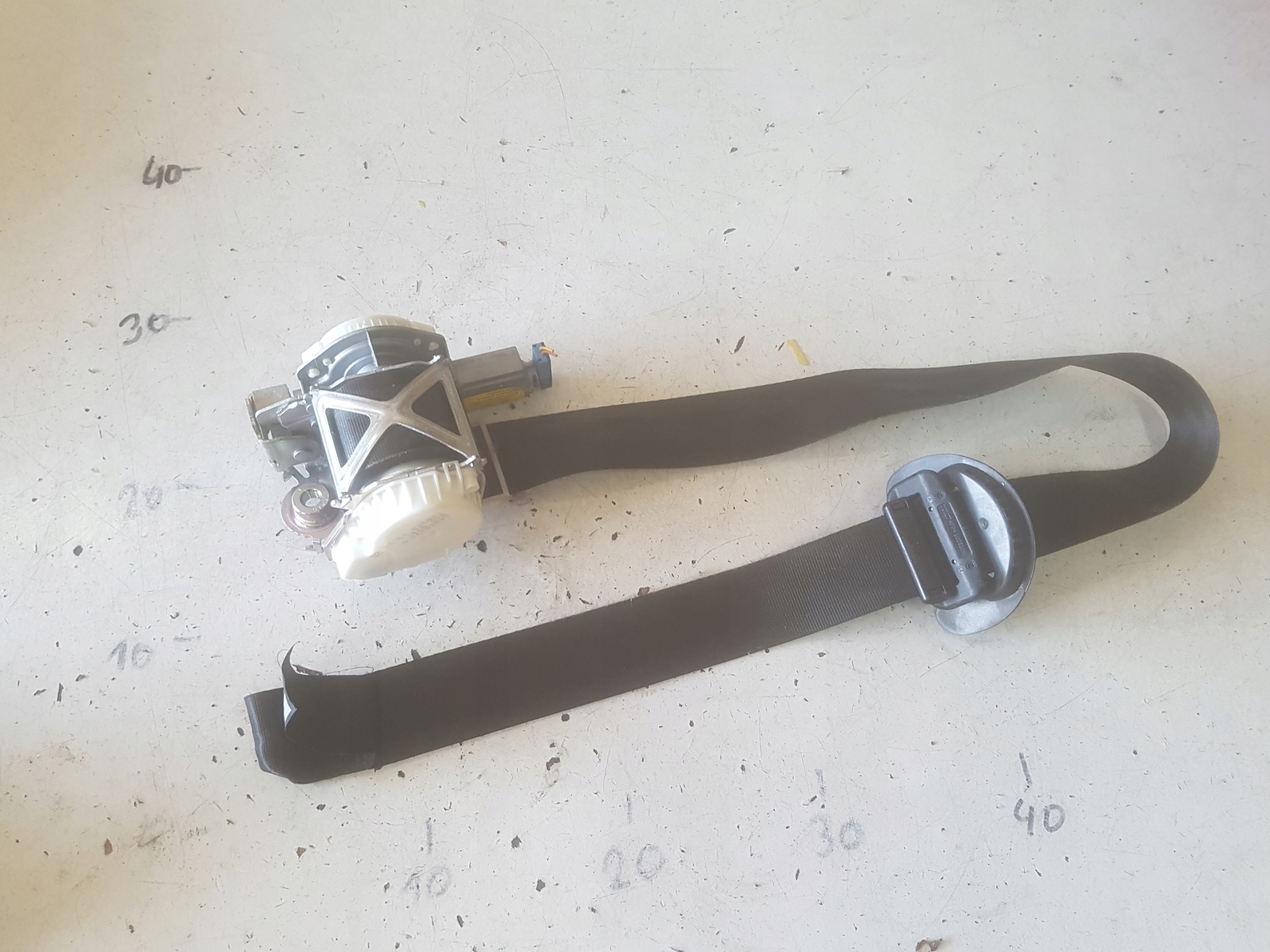 CITROEN DS3 09-16R ремінь безпеки передній правий