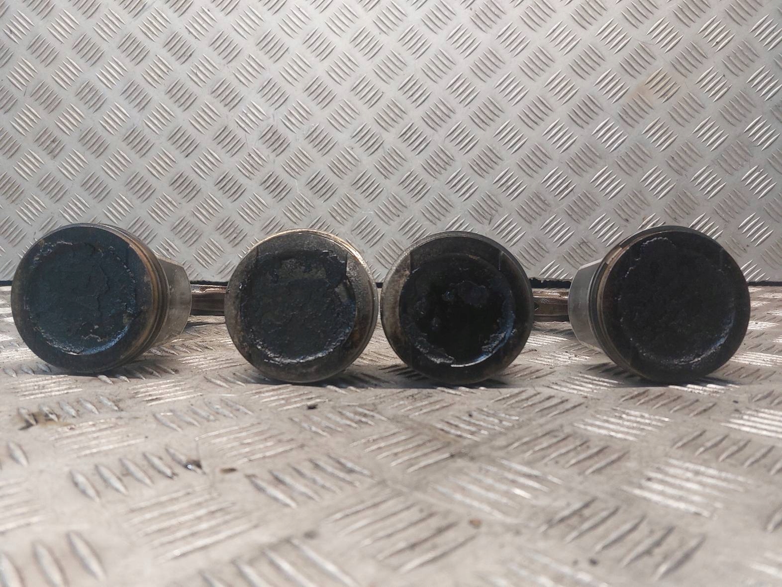Piston + Bielle CENA ZA KPL 4SZT AUDI A3 8P 1.6 8V