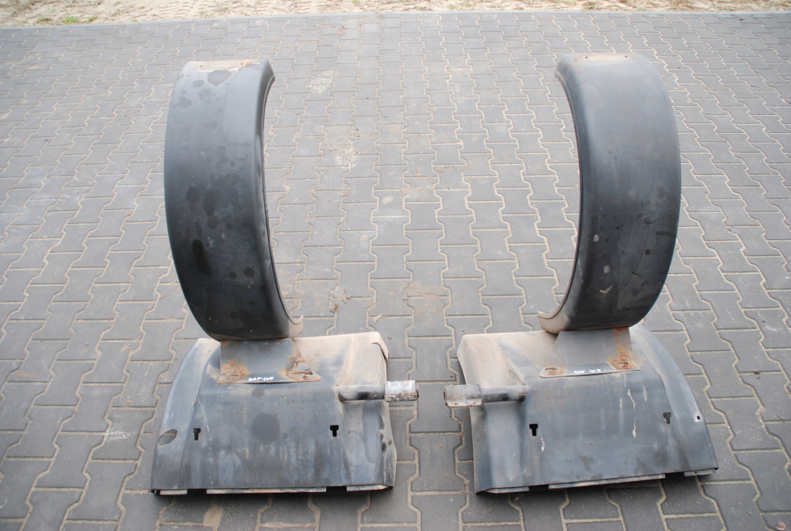 Подкрылок даф 105. Подкрылок даф 105 передний. Передние крылья на даф 85 цф. Подкрылки даф. Подкрылки даф.