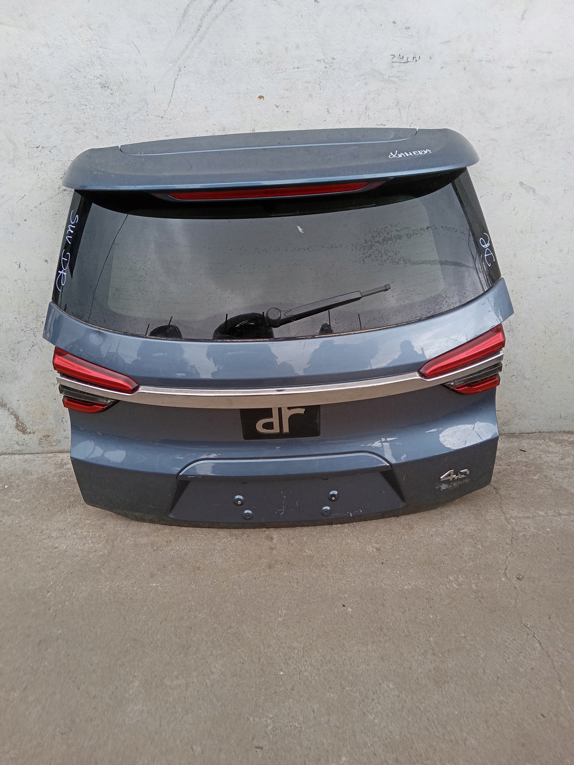 SUV DR5 KLAPA TYŁ TYLNA BAGAŻNIKA