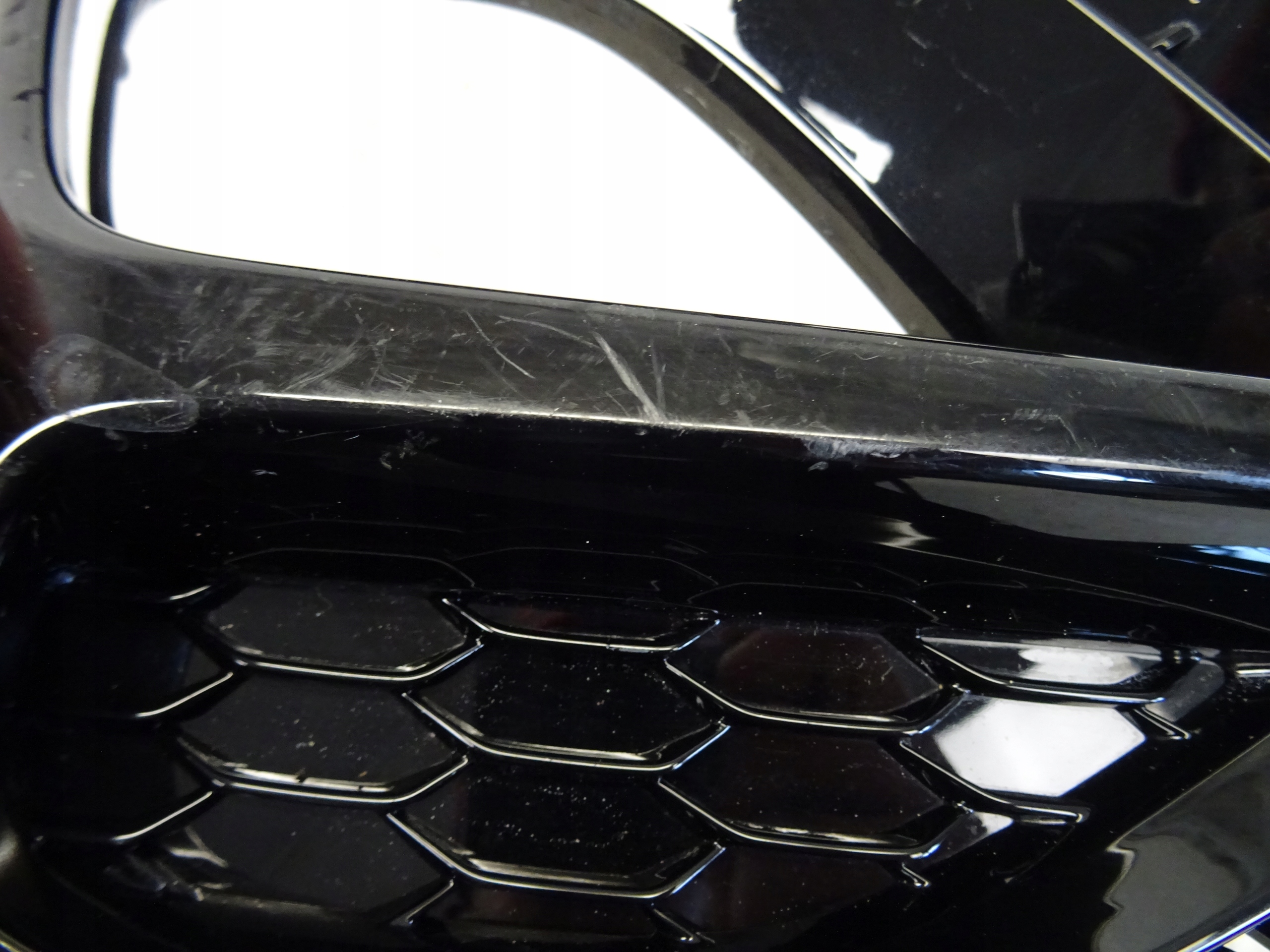 grid of a bumper left rear part MG ZS LIFT 10694868