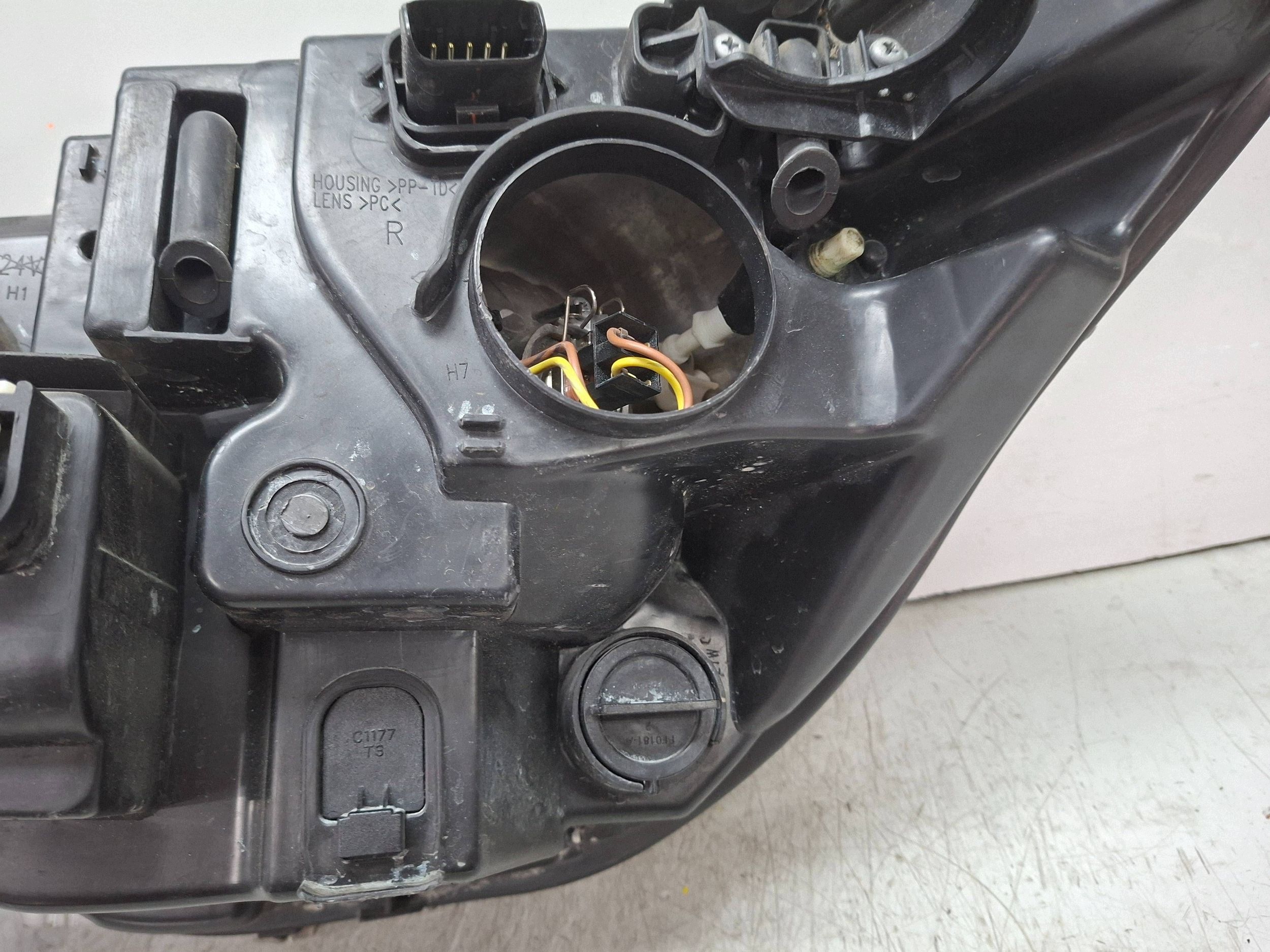 light front right CITROEN C4 II 2010