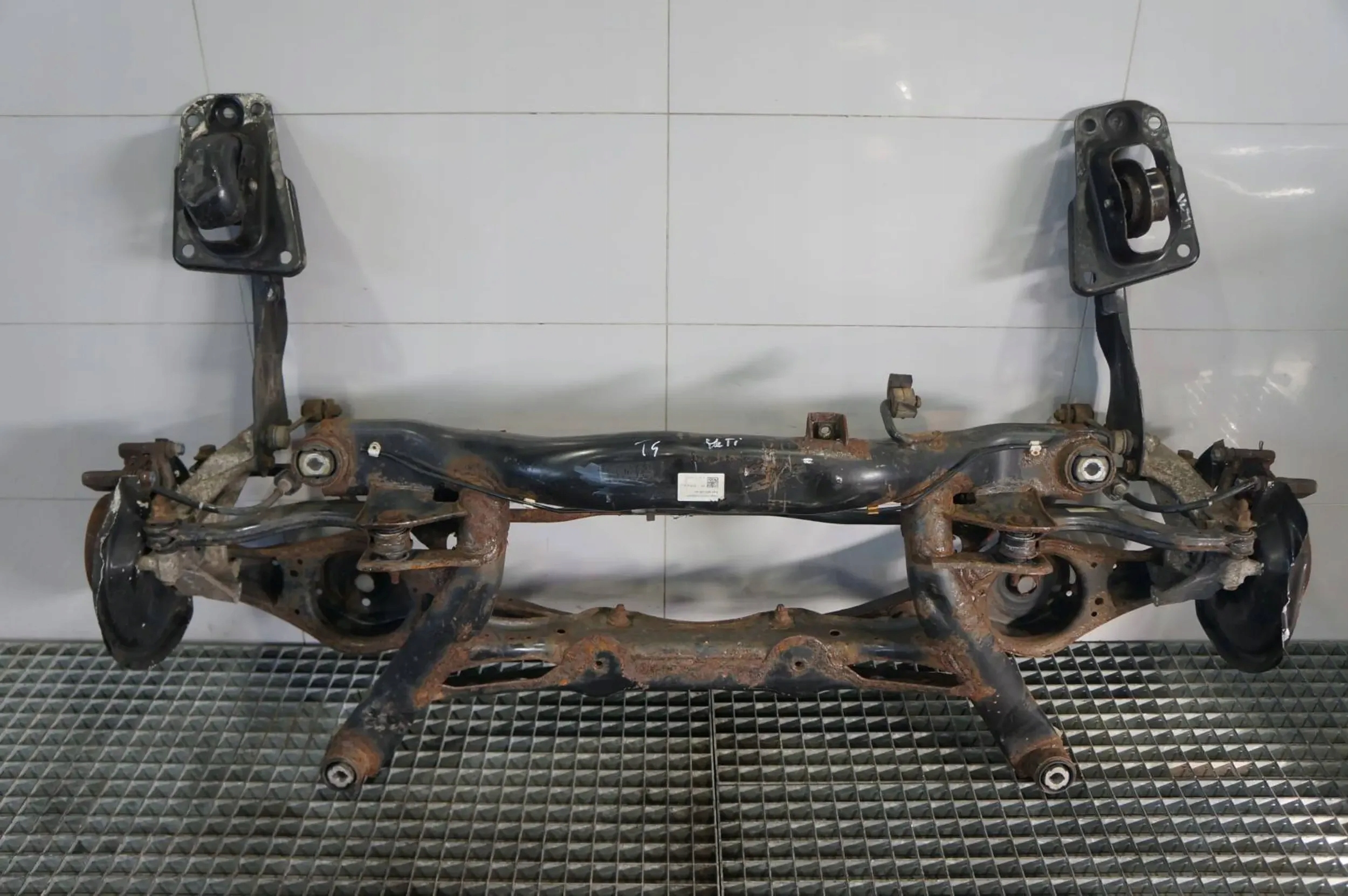 BELKA OŚ TYŁ ZAWIESZENIE SANKI SKODA YETI 5L LIFT 5N0505235AG