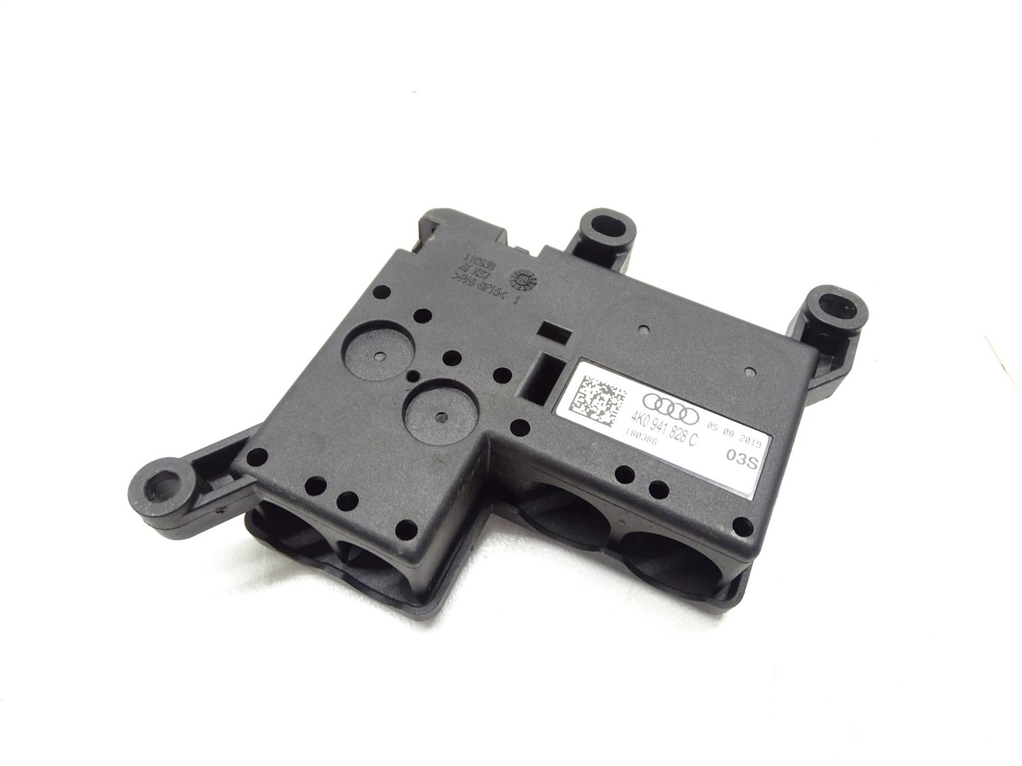 ROZDZIELACZ PRADU AUDI A6 A7 4K0941828C