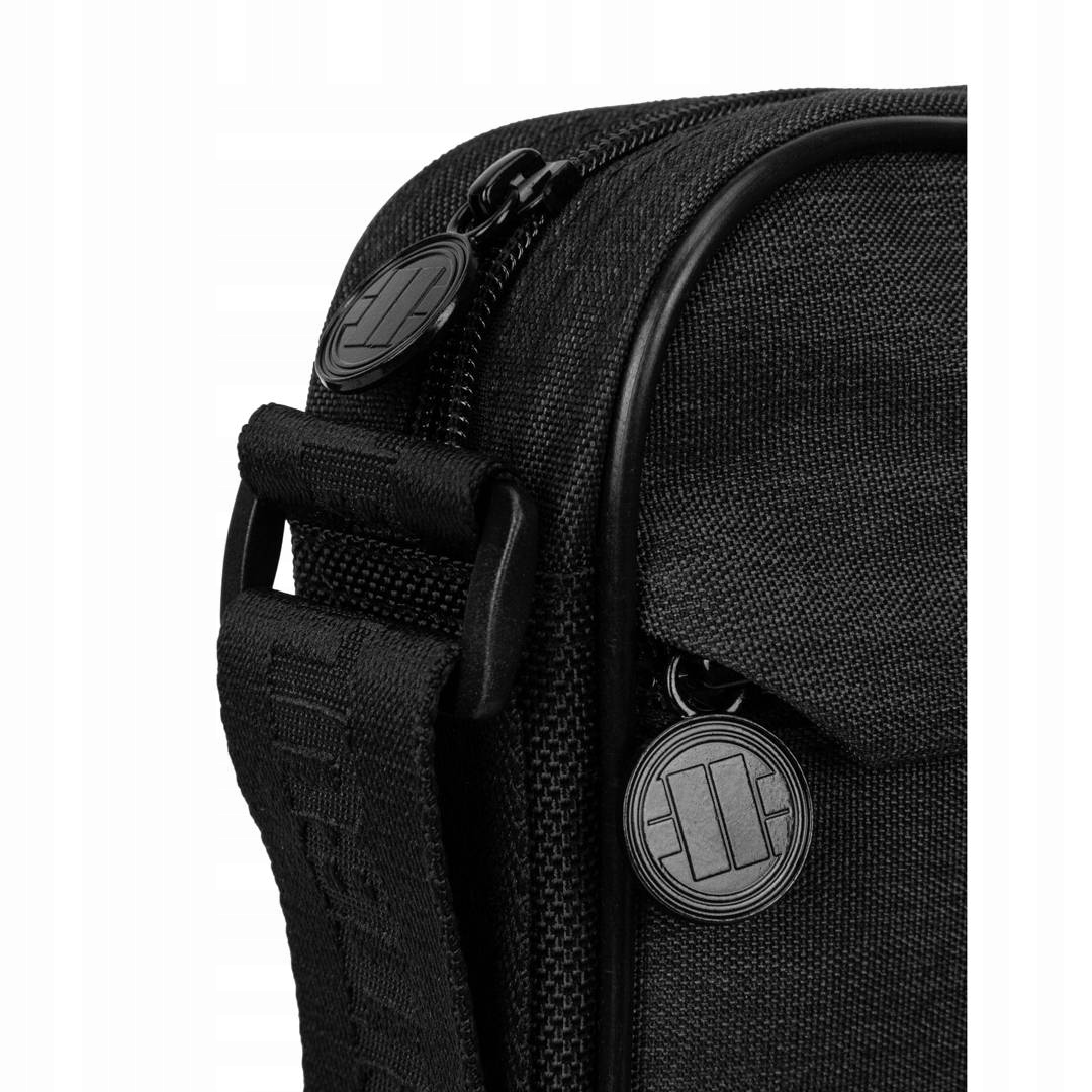 PITBULL WEST COAST MĘSKA TORBA NA RAMIĘ HILLTOP 2 CZARNA/BIAŁA UNIWERSALNA Model HILLTOP 2