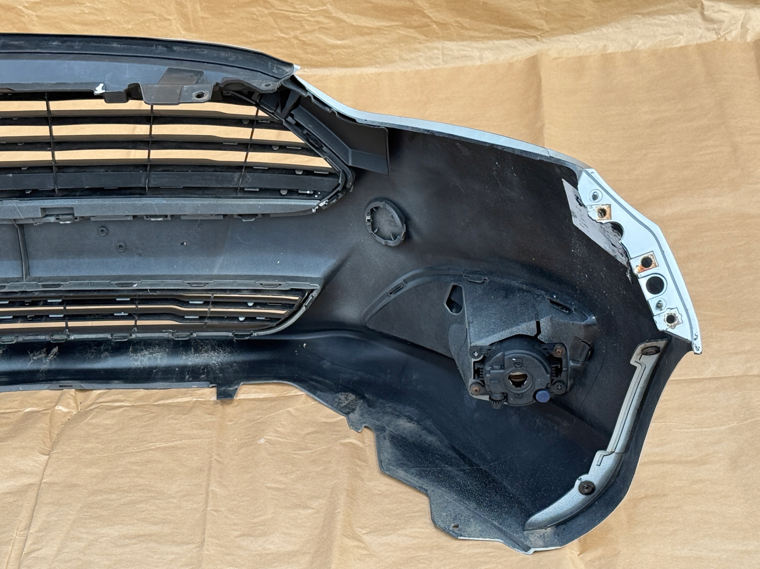 FORD FIESTA MK7 LIFT 2012-2017 nárazník předek MOONDUST SILVER