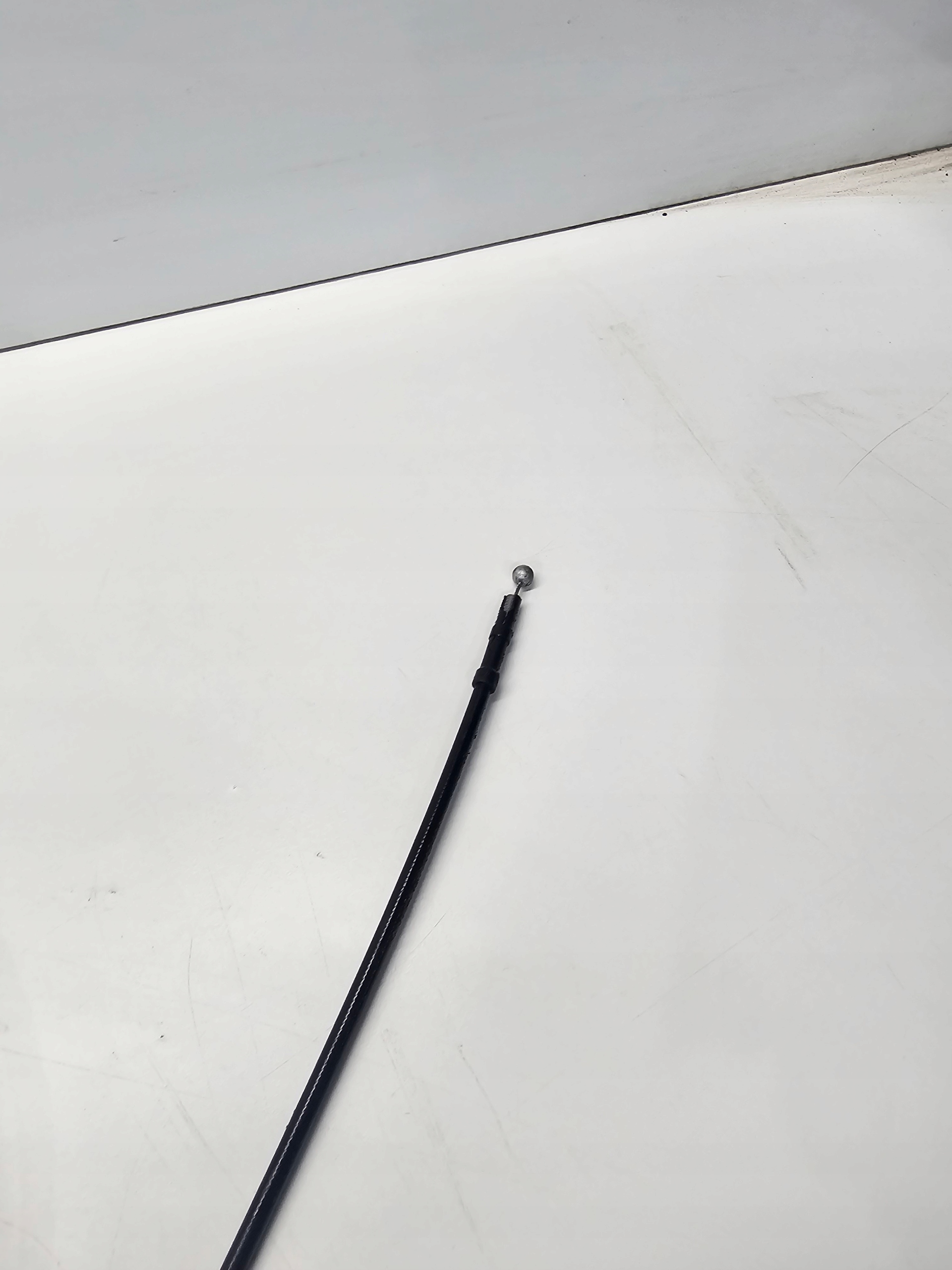 Câble pour l’ouverture du capot Complète AUDI A1 8X 8X0823535