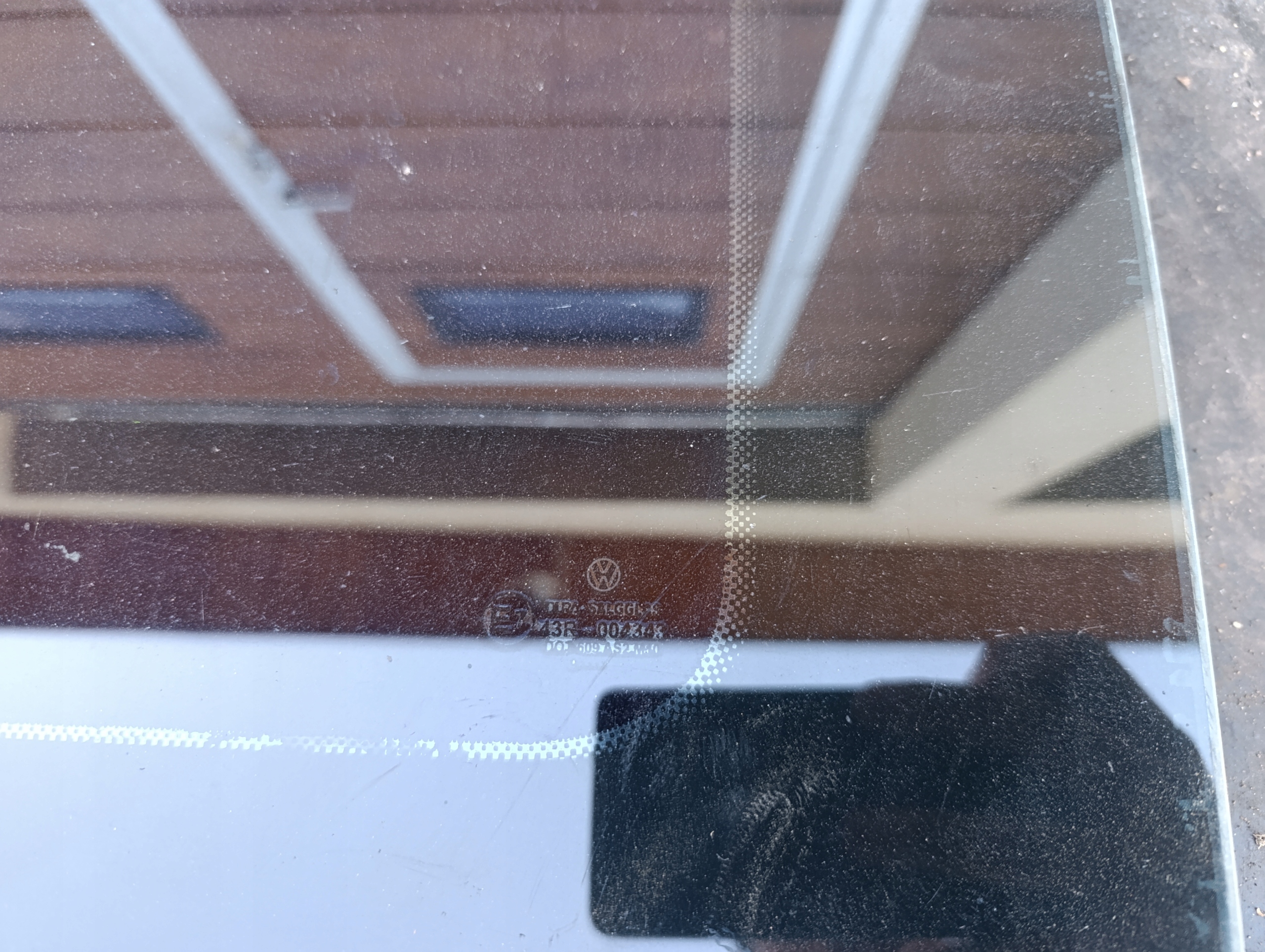VW T5 window PRZESUWNA DRUGI RZAD left damaged