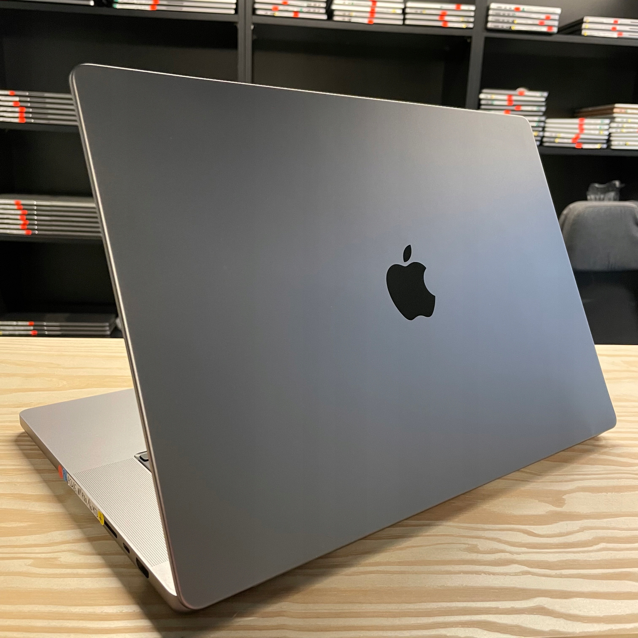 Macbook Pro 16 M1 Pro Laptop Apple A2485 16GB/1TB/ 10CPU/ 16GPU